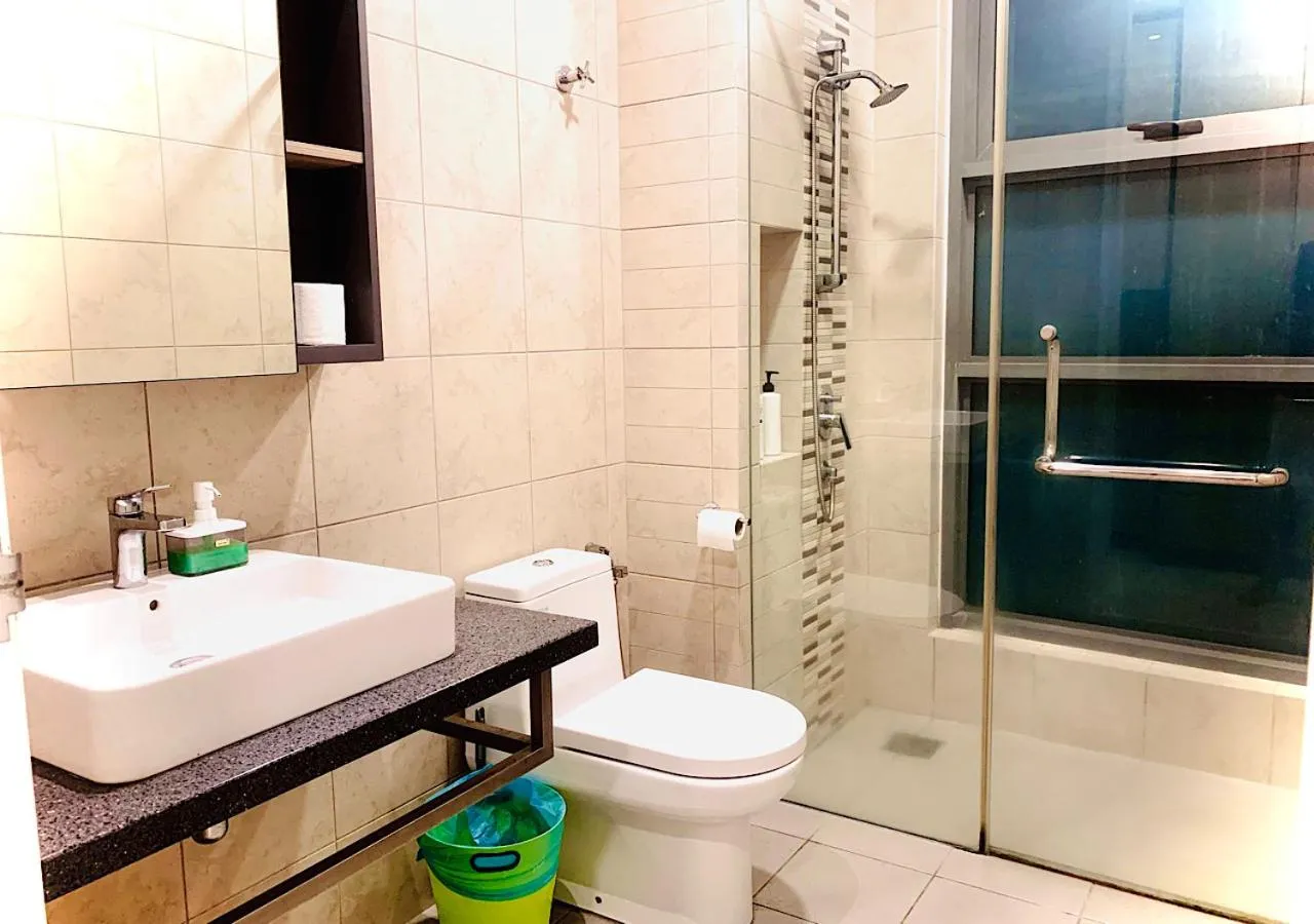 Shower in Robertson PanoramaKL Suites