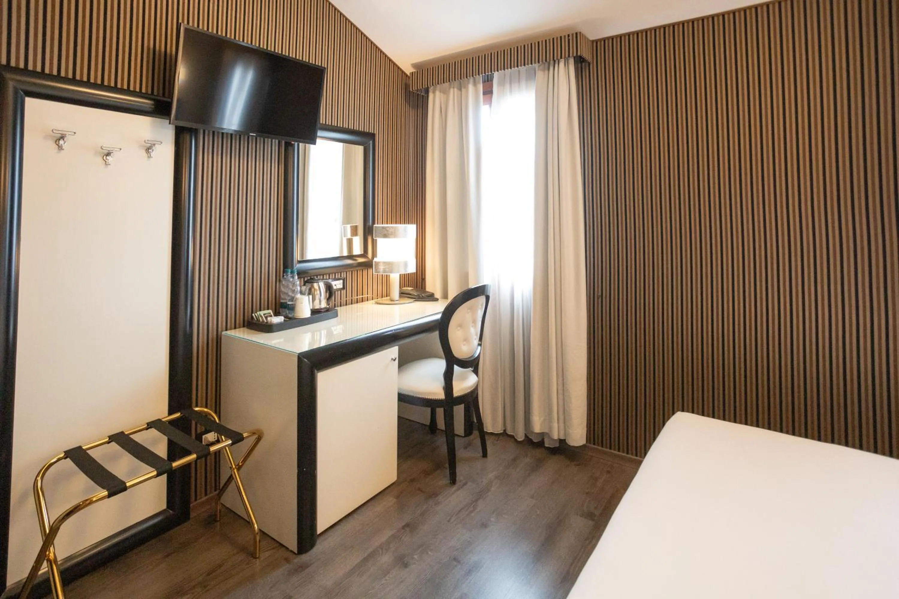 TV and multimedia, Bed in Duomo Boutique Hotel