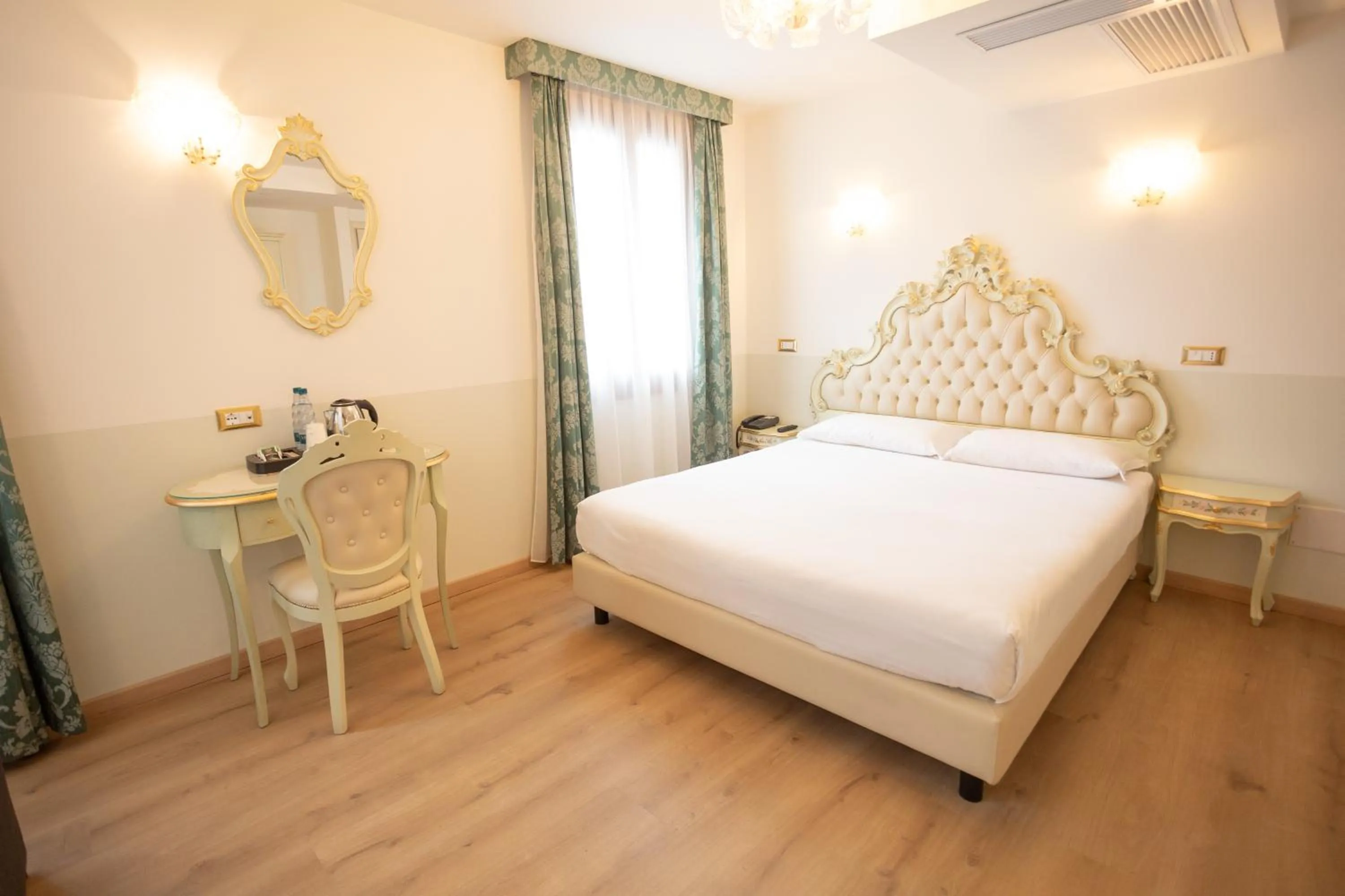 Bed in Duomo Boutique Hotel