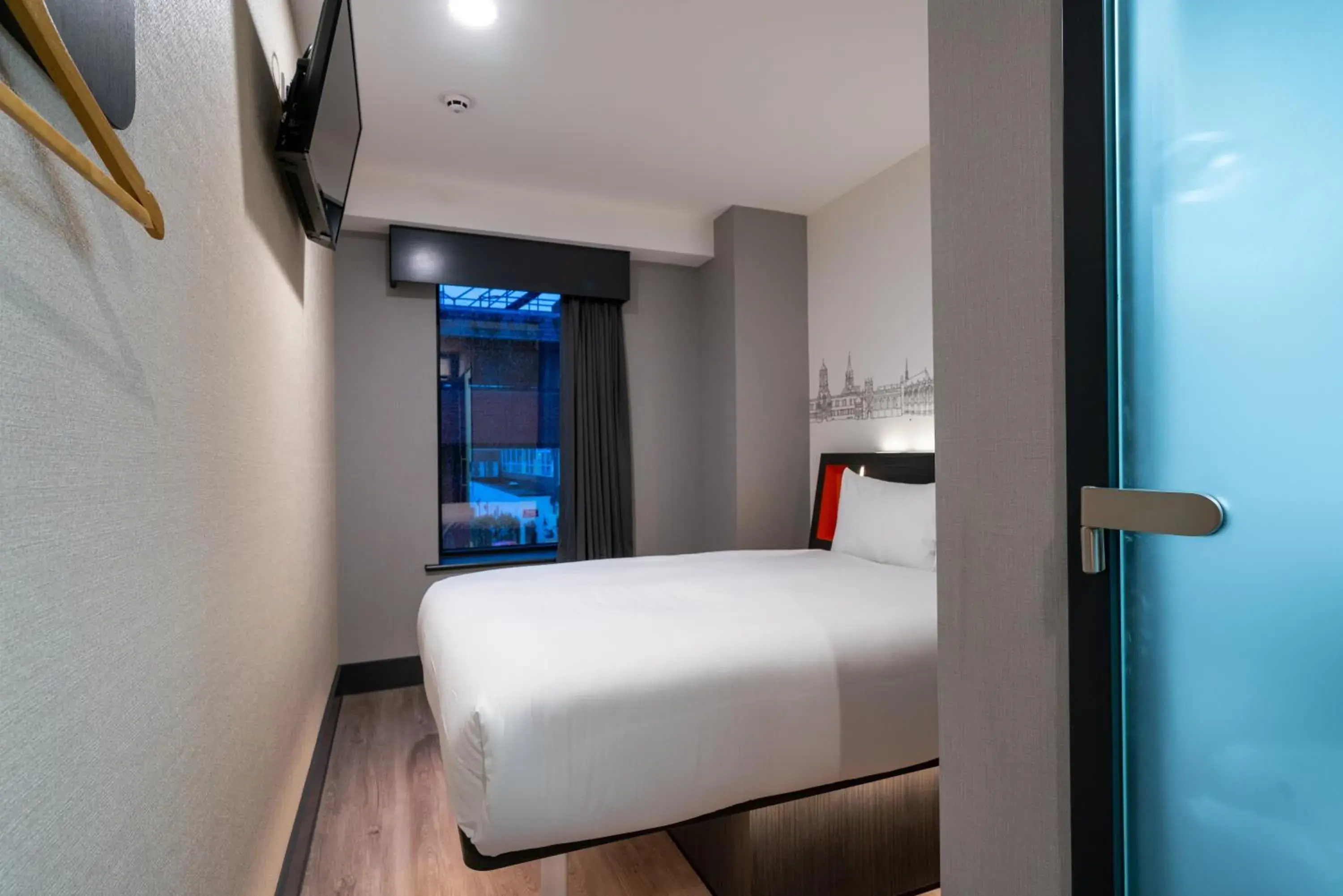 Bedroom, Bed in easyHotel Oxford Bedroom, Bed in easyHotel Oxford