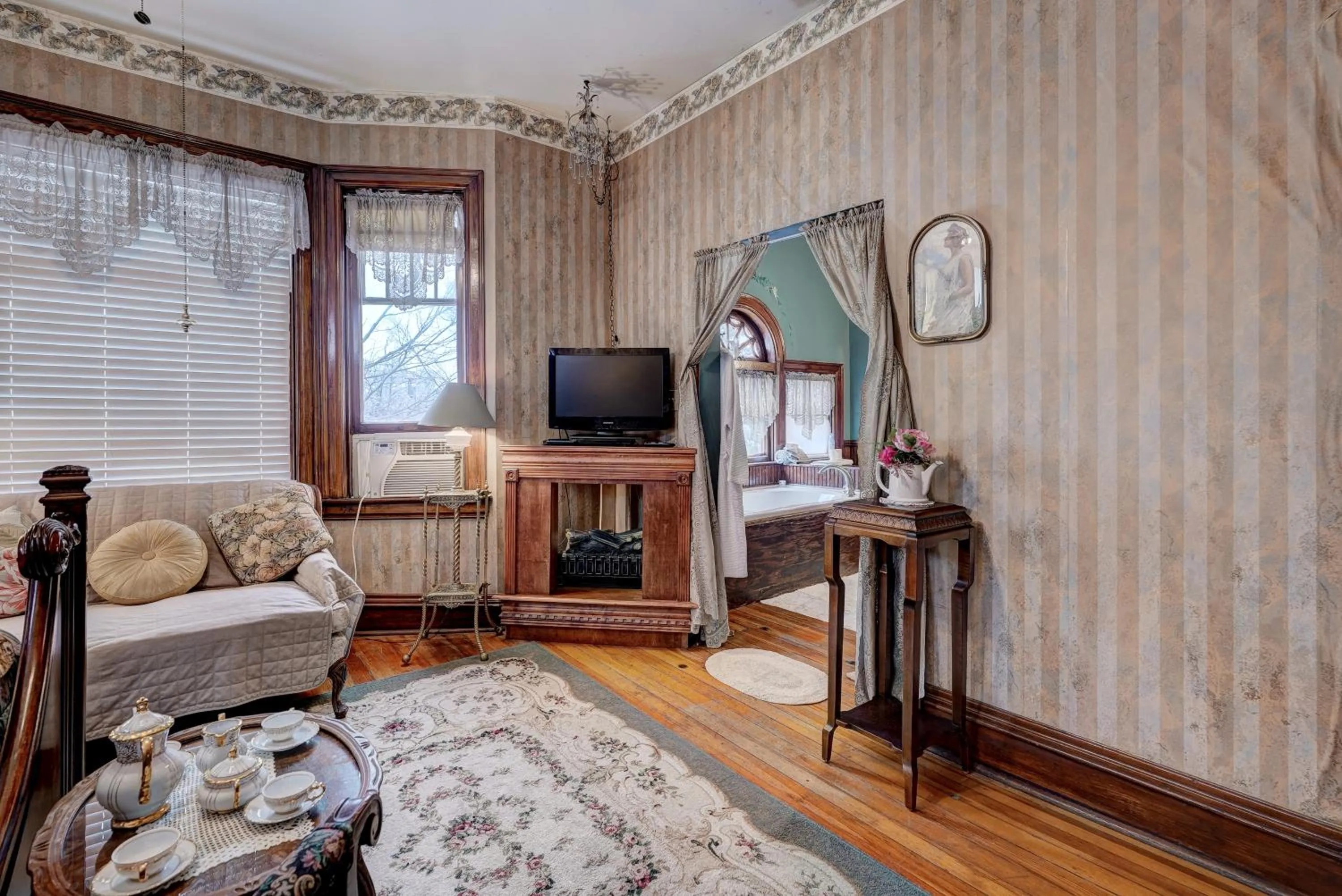 TV and multimedia, Bed in Grandison Inn