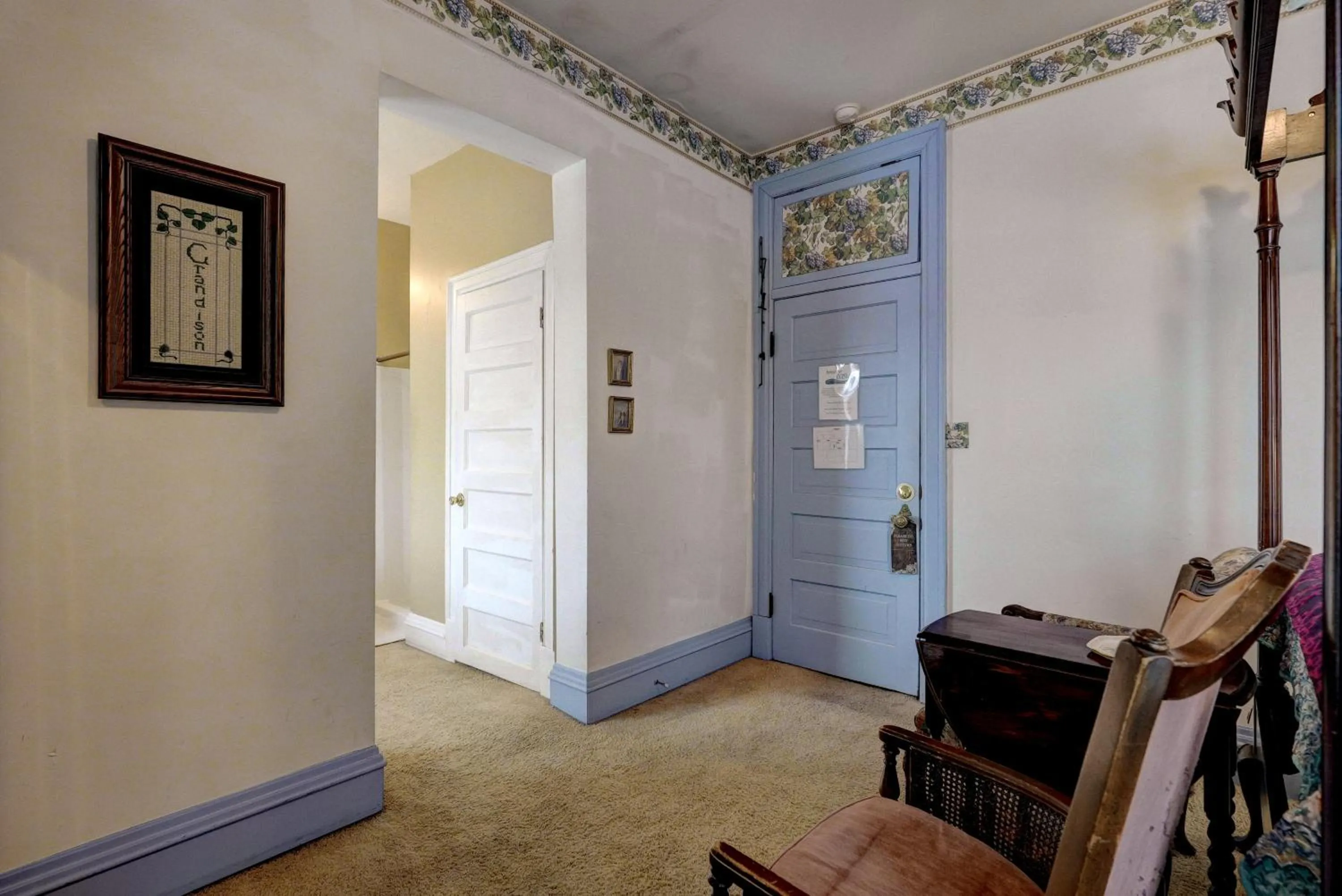 Facade/entrance in Grandison Inn