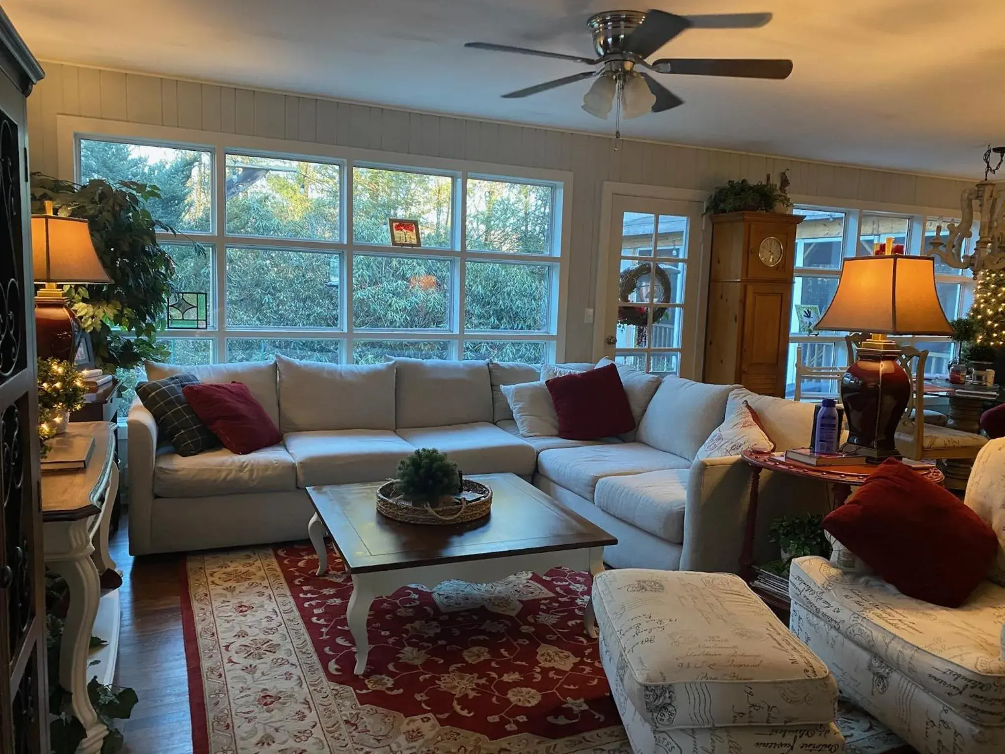 Chic Cottage 1.7 miles to Downtown Highlands Chic Cottage 1.7 miles to Downtown Highlands