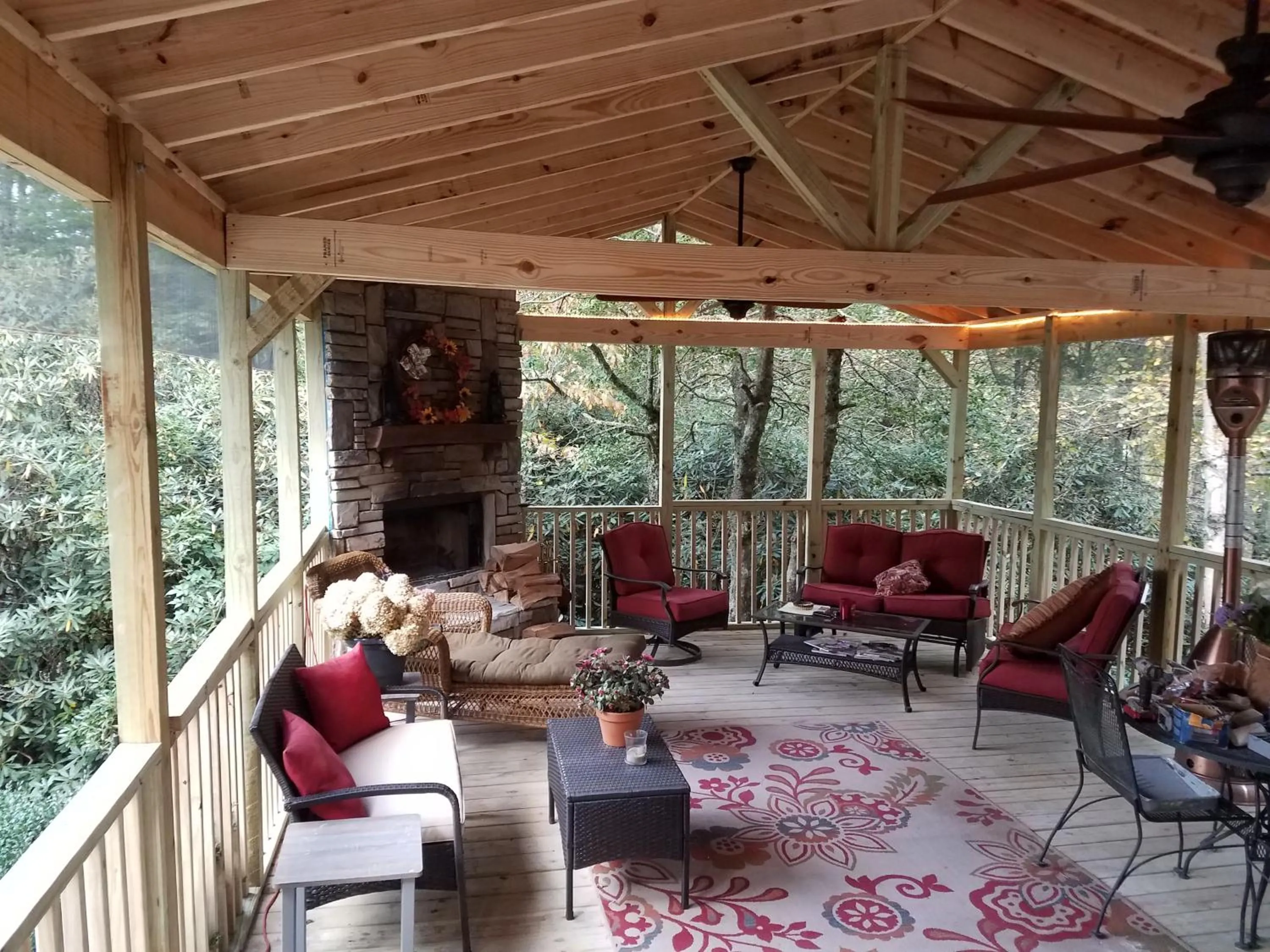 Chic Cottage 1.7 miles to Downtown Highlands