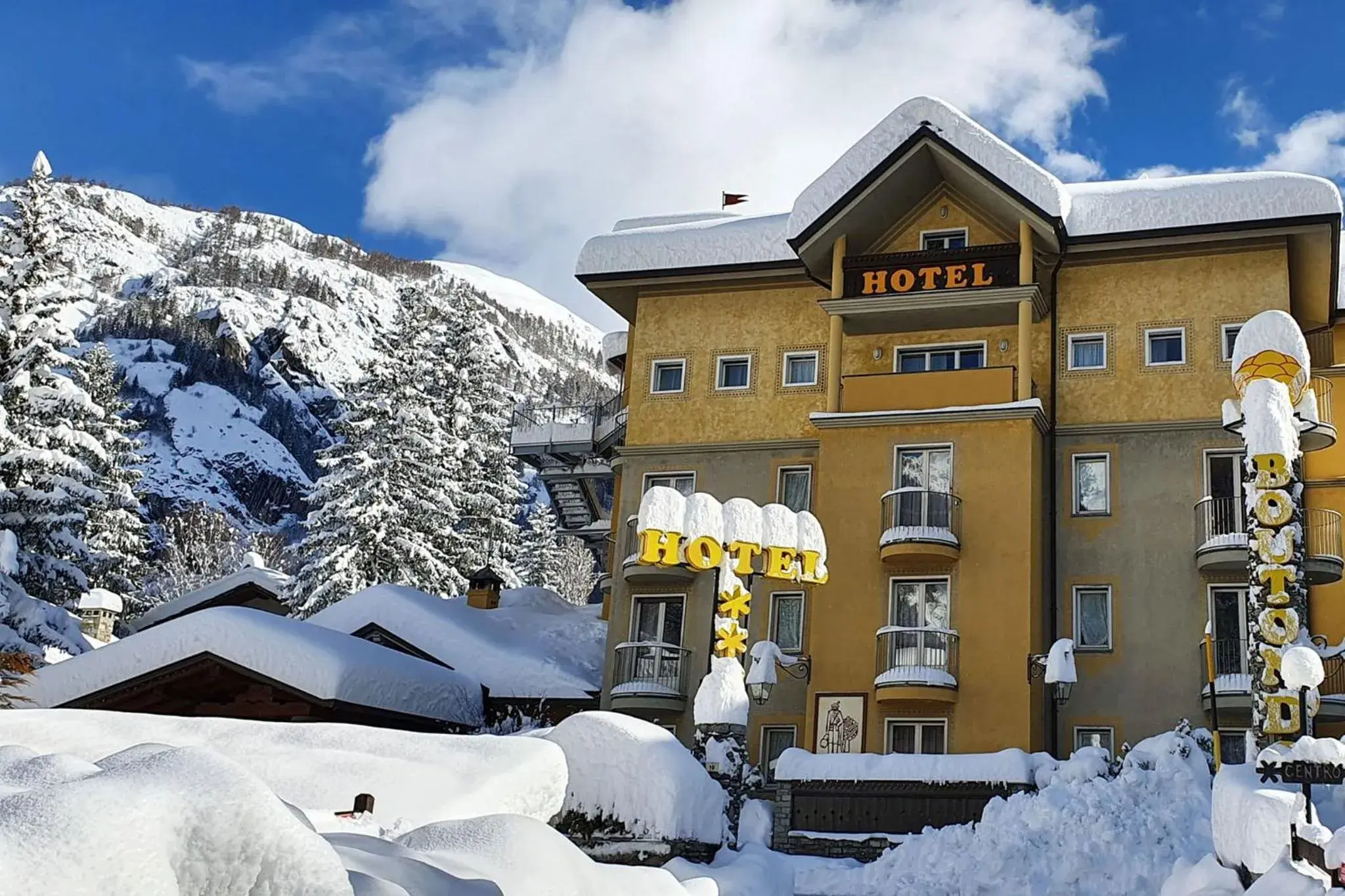 HOTEL BOUTON D'OR Courmayeur HOTEL BOUTON D'OR Courmayeur
