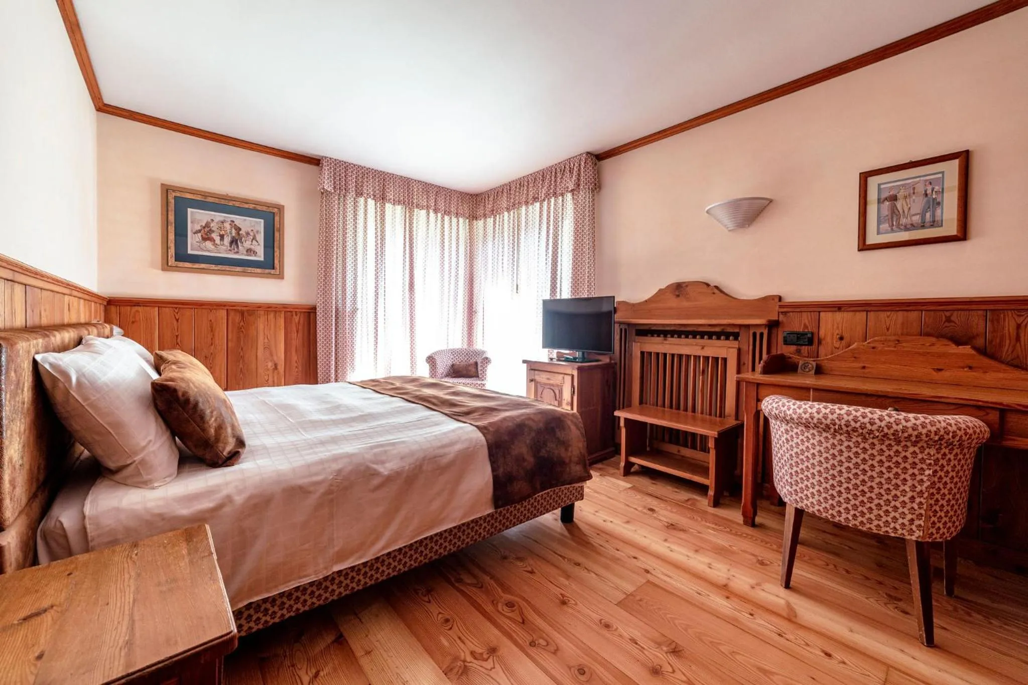 TV and multimedia, Bed in HOTEL BOUTON D'OR Courmayeur