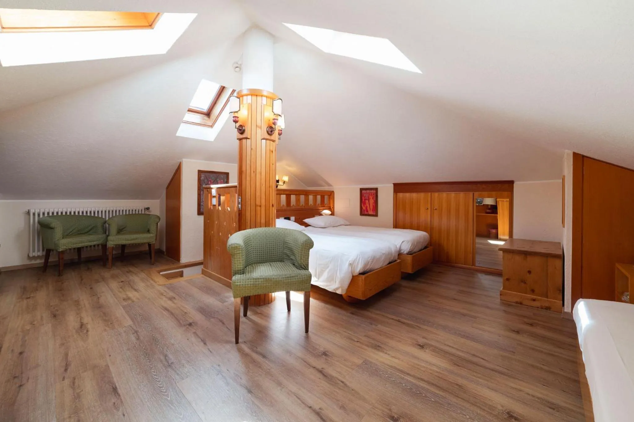 Bedroom, Bed in HOTEL BOUTON D'OR Courmayeur