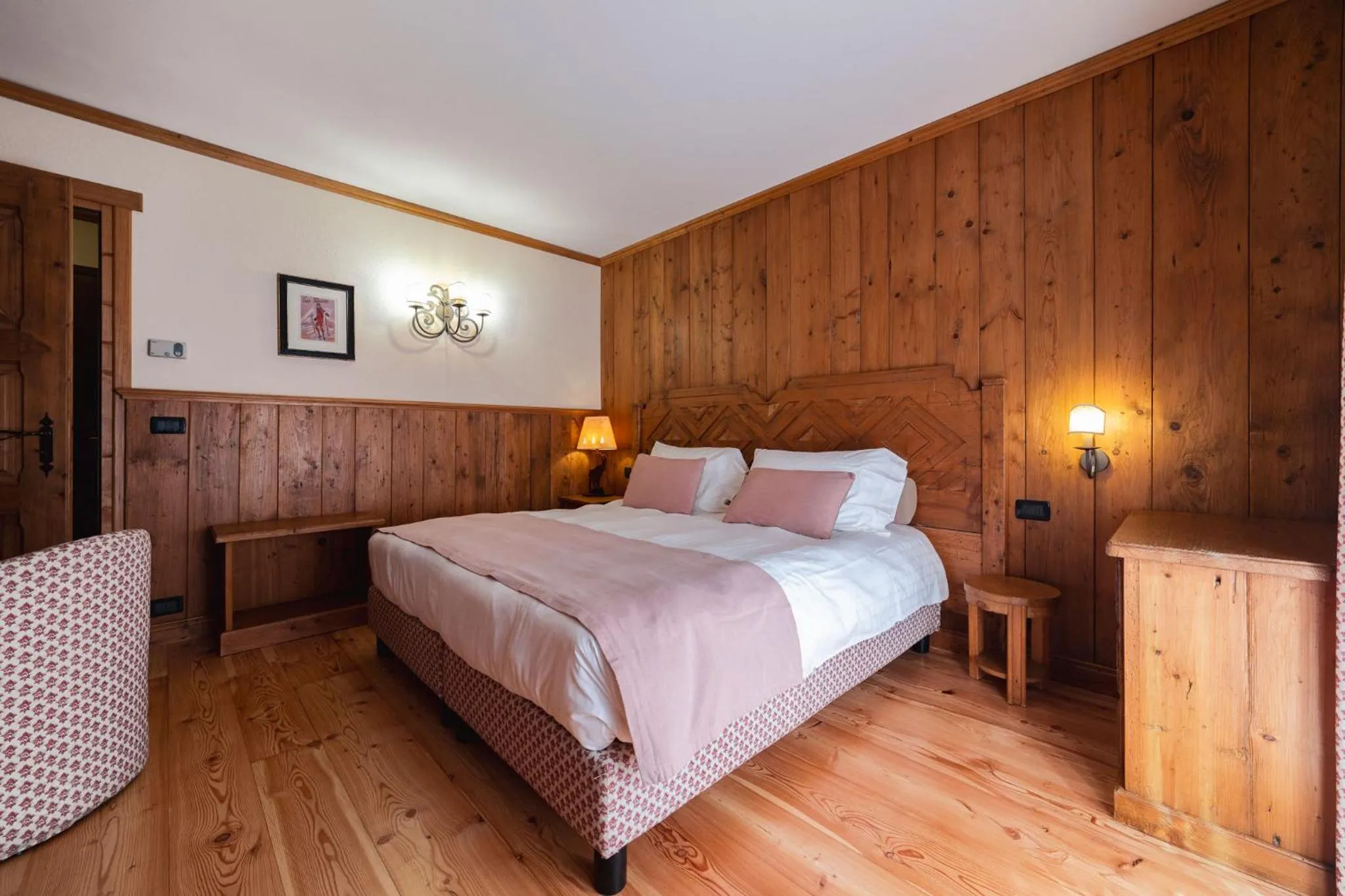 Bedroom, Bed in HOTEL BOUTON D'OR Courmayeur