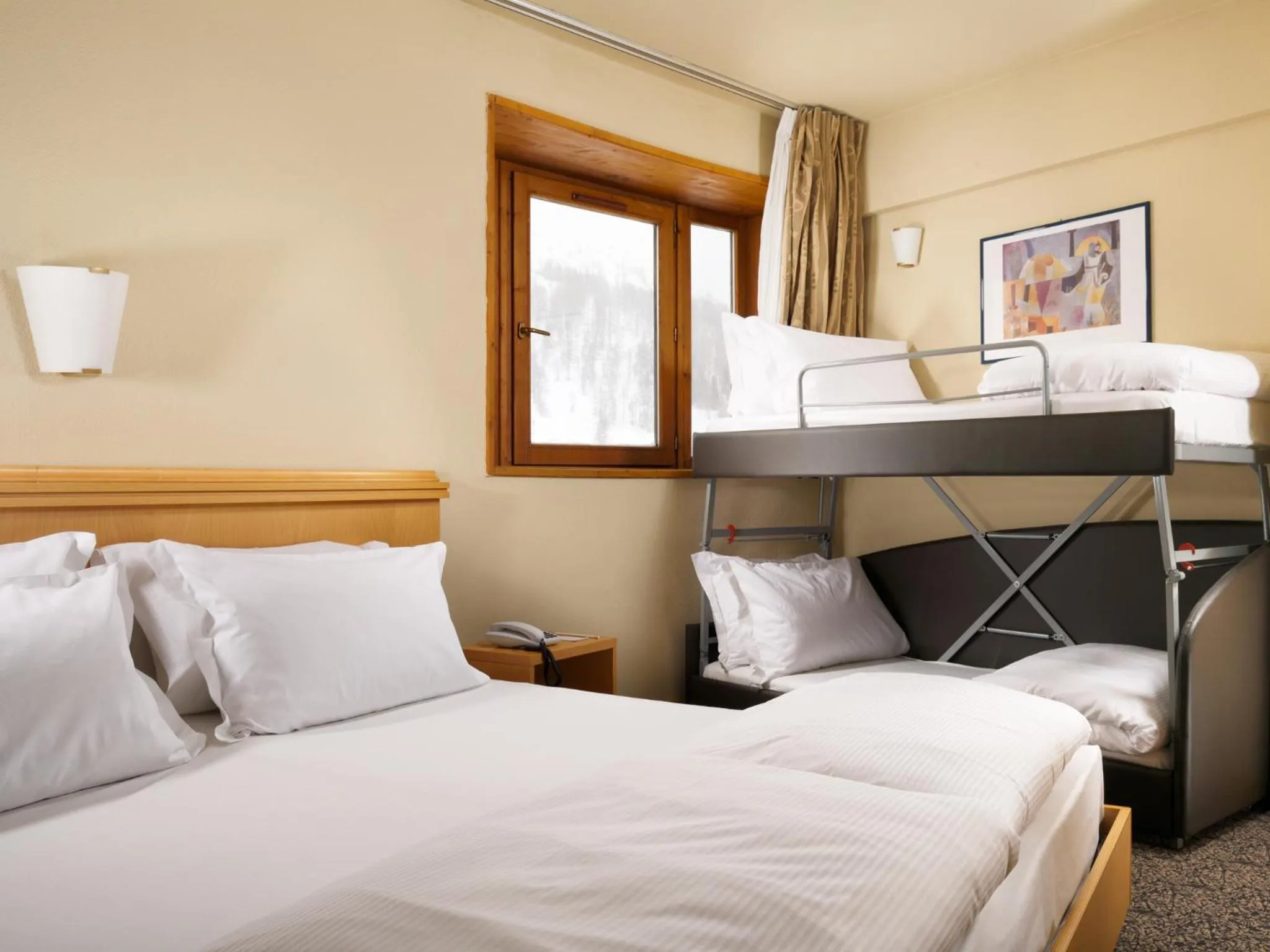 Photo of the whole room, Bed in Hotel Club Uappala Sestriere