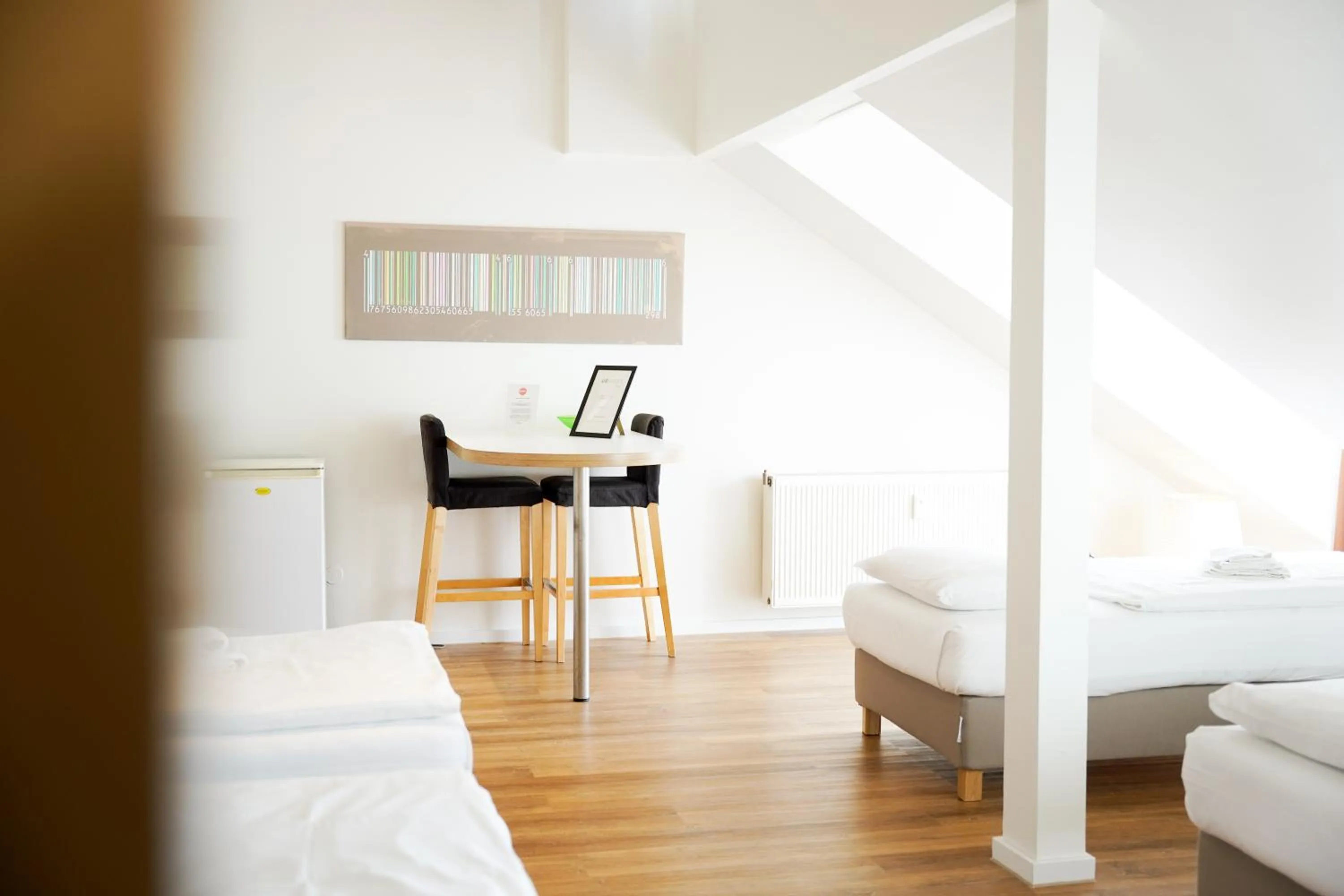 Photo of the whole room, Bed in urraum Hotel