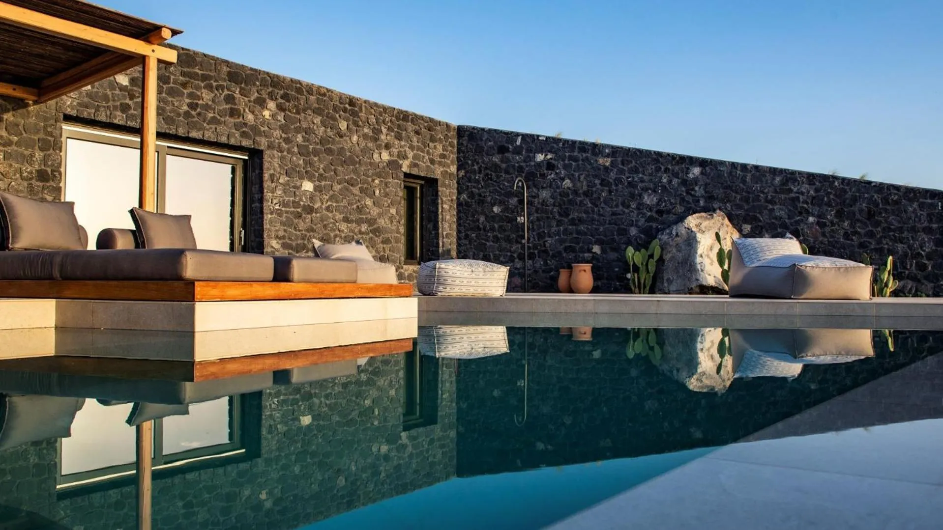 Swimming pool in Lithi Luxury Retreat