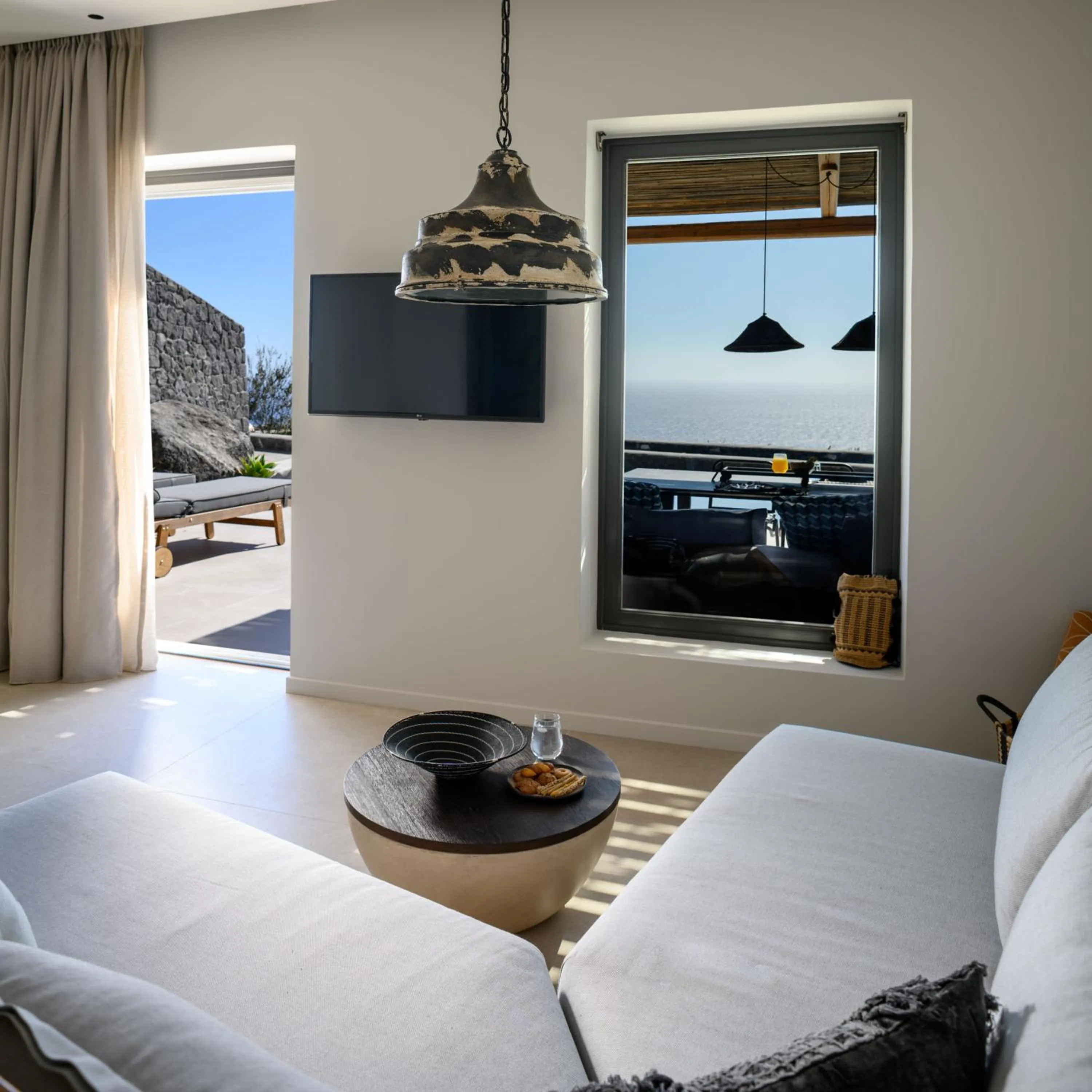 TV and multimedia, Bed in Lithi Luxury Retreat