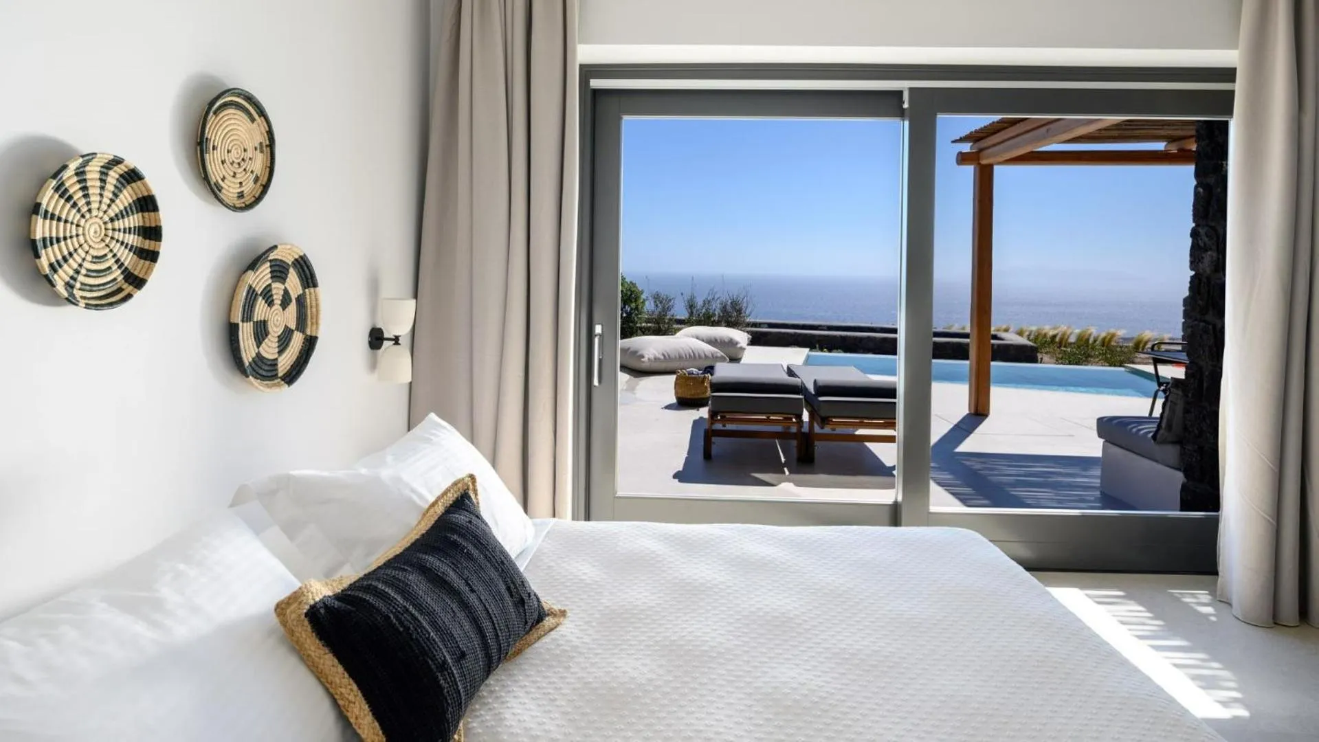 Bed in Lithi Luxury Retreat