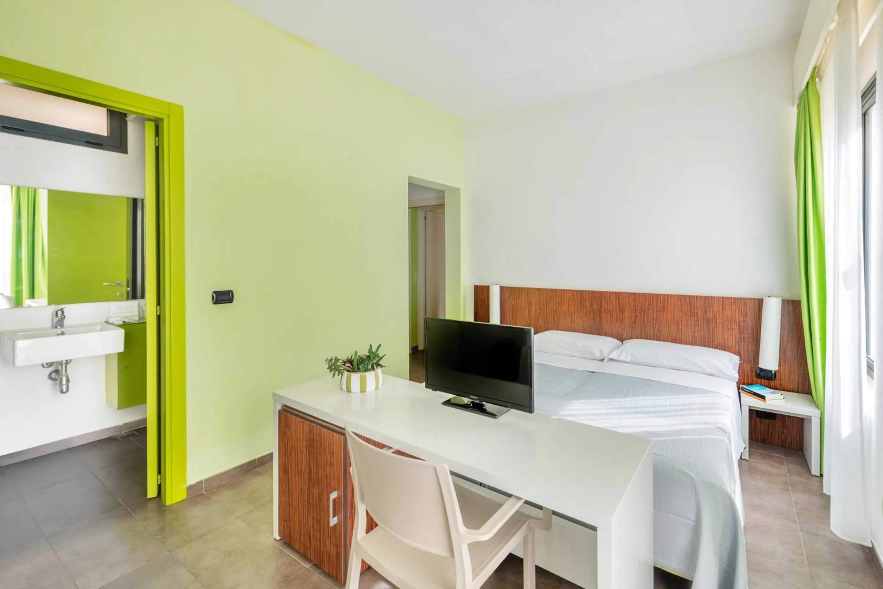 Bedroom, Bed in VOI Alimini Resort