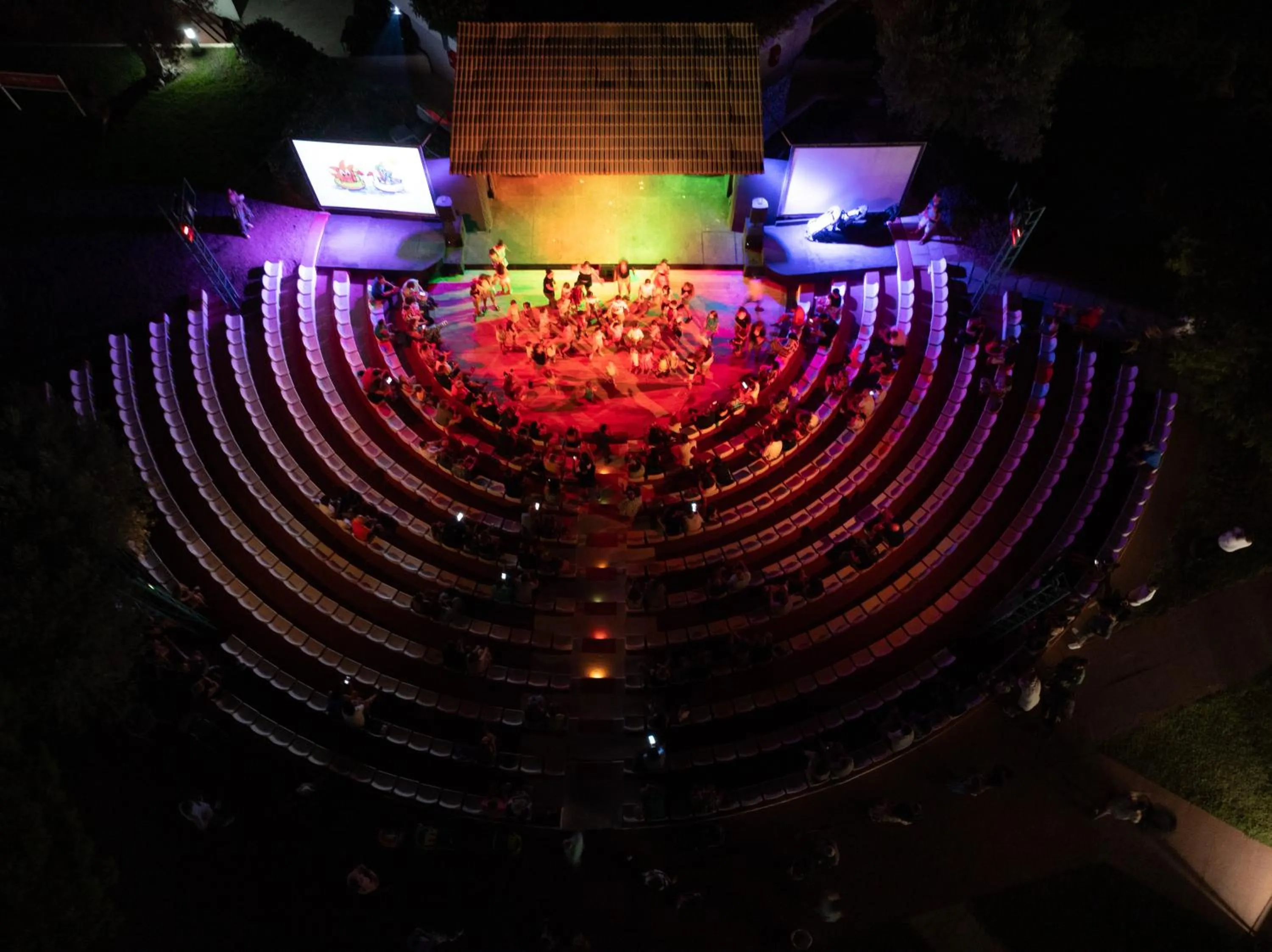 Evening entertainment in VOI Alimini Resort