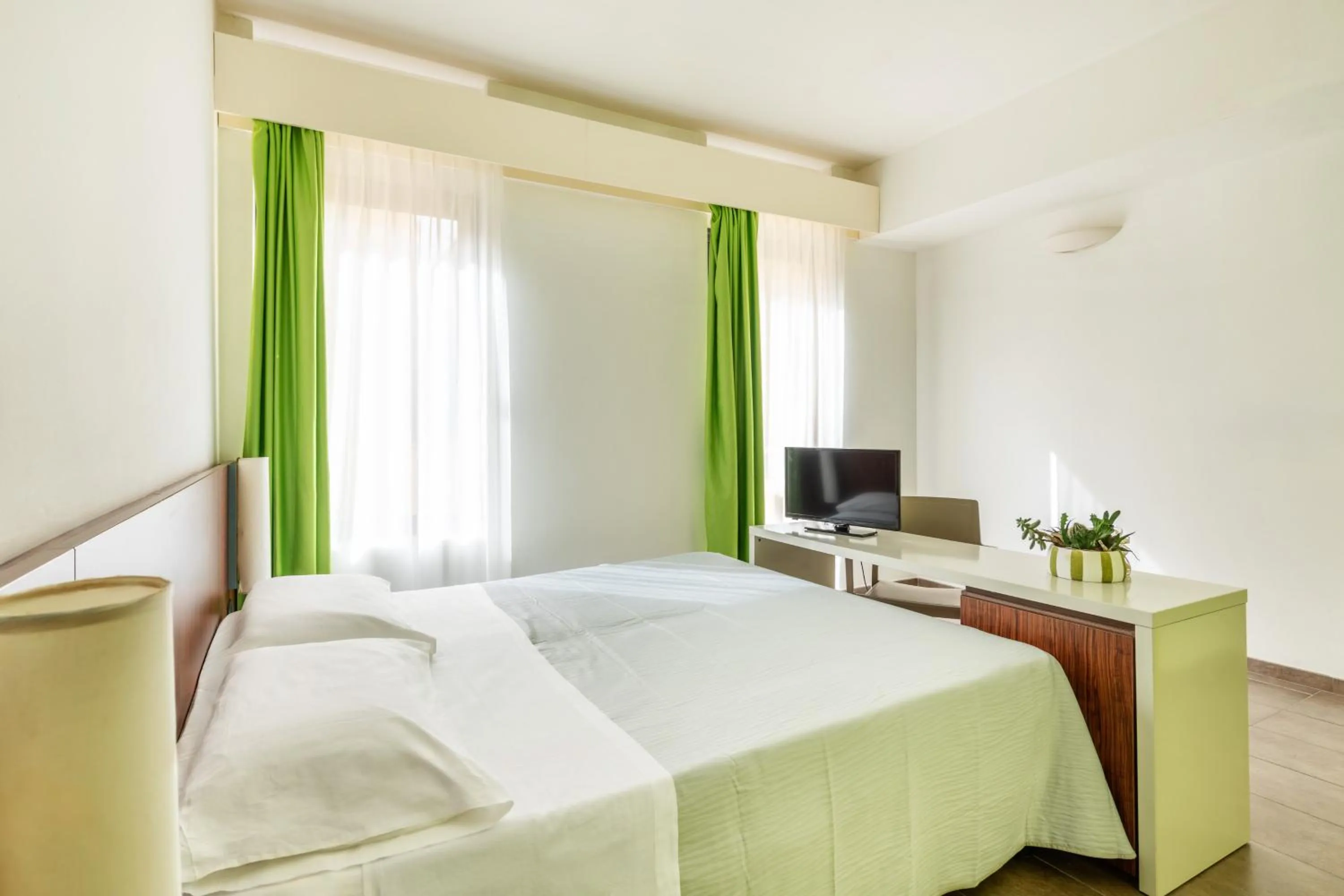 Bedroom, Bed in VOI Alimini Resort