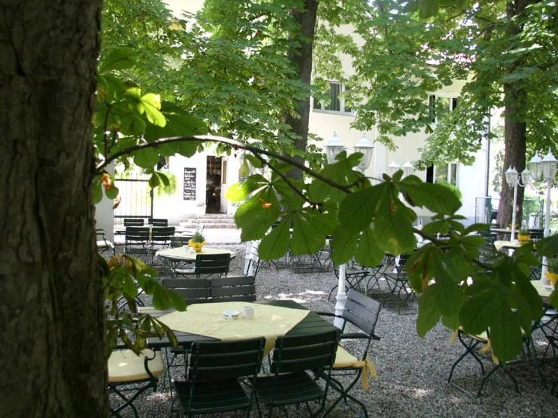 Restaurant/places to eat in Hotel Gasthof Alte Post