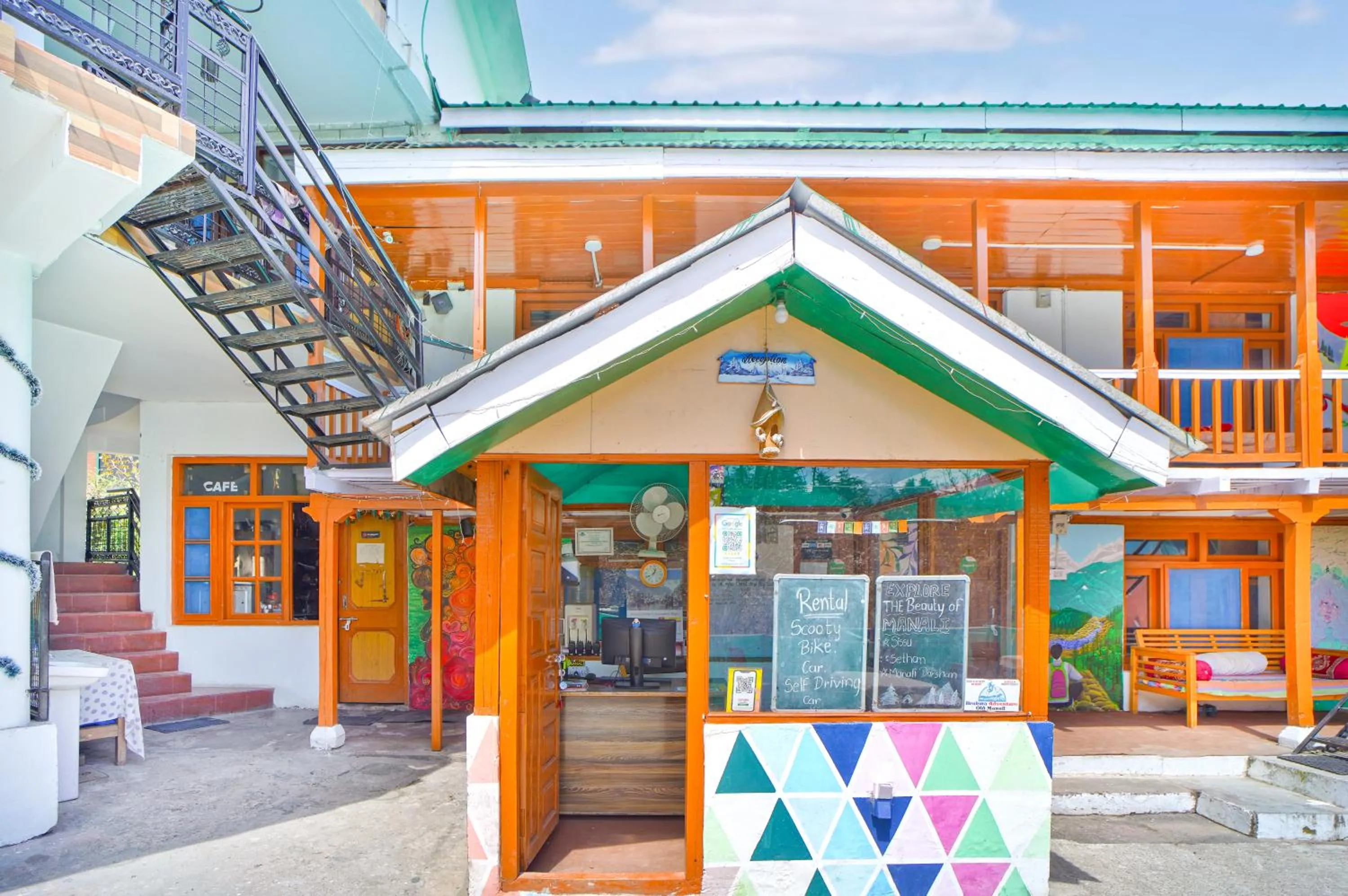 Facade/entrance in Jungle by sturmfrei Manali