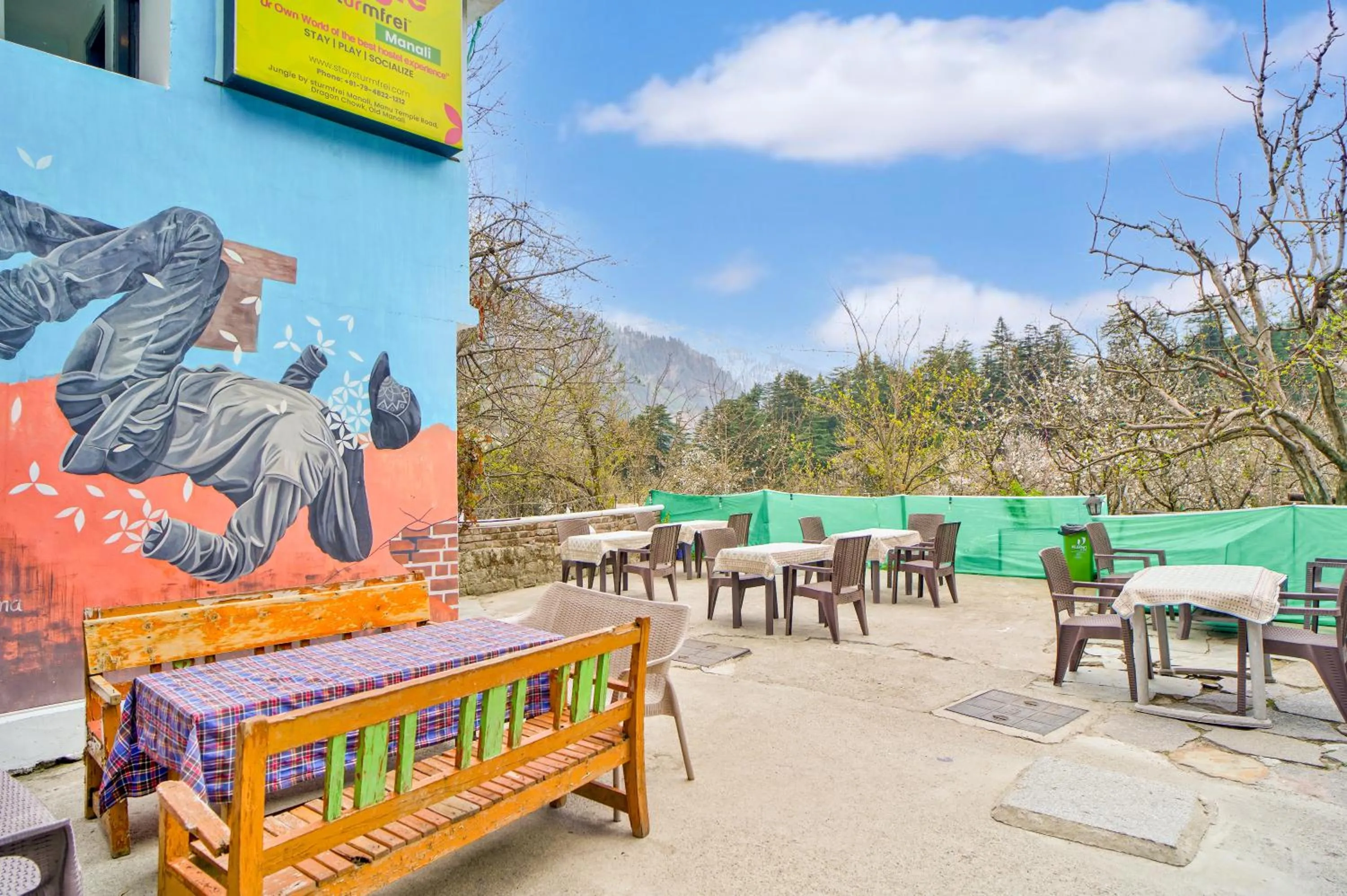 Mountain view in Jungle by sturmfrei Manali