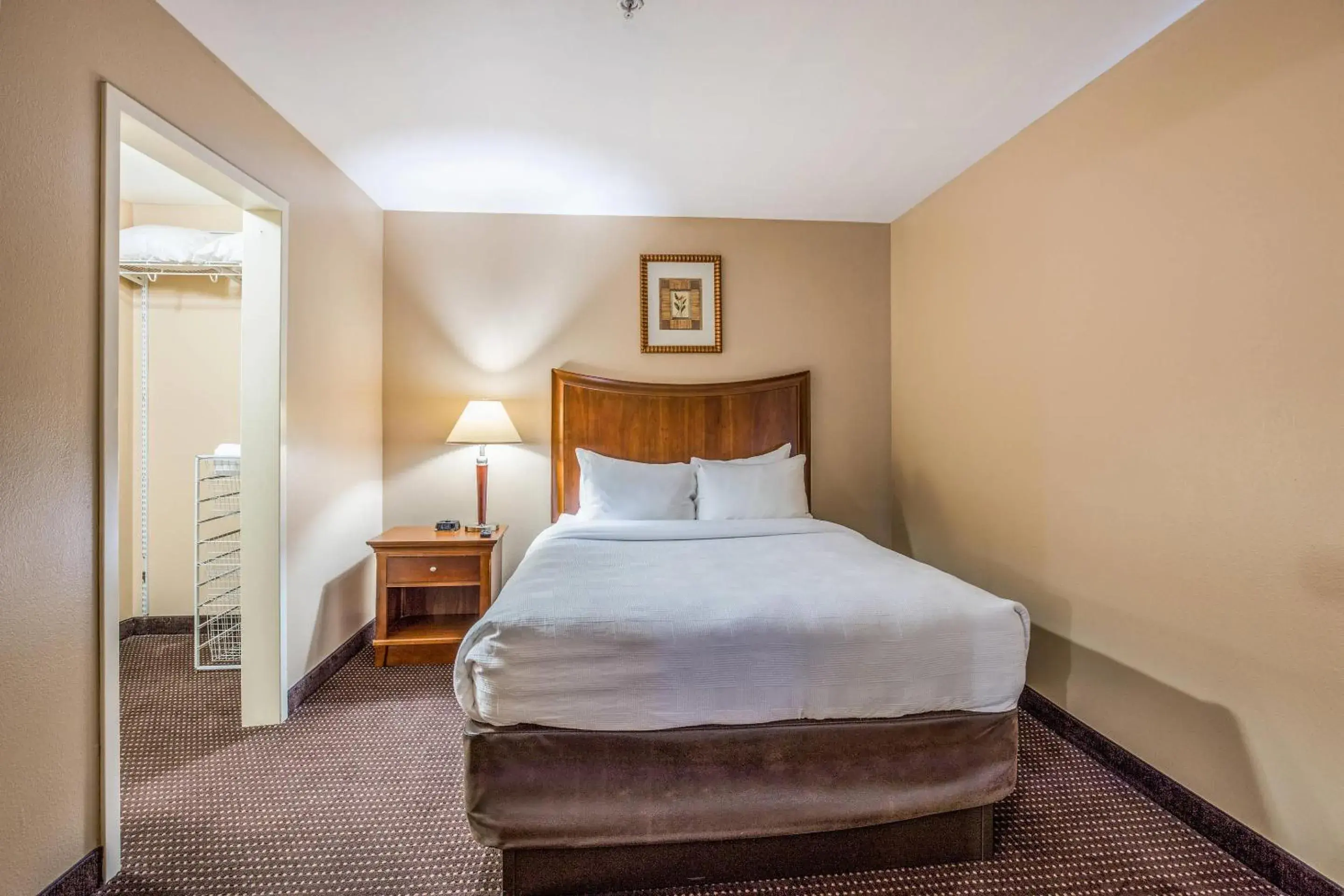 Efficiency Queen Suite with Sofa-Bed - Non-Smoking in MainStay Suites Port Saint Joe South Efficiency Queen Suite with Sofa-Bed - Non-Smoking in MainStay Suites Port Saint Joe South