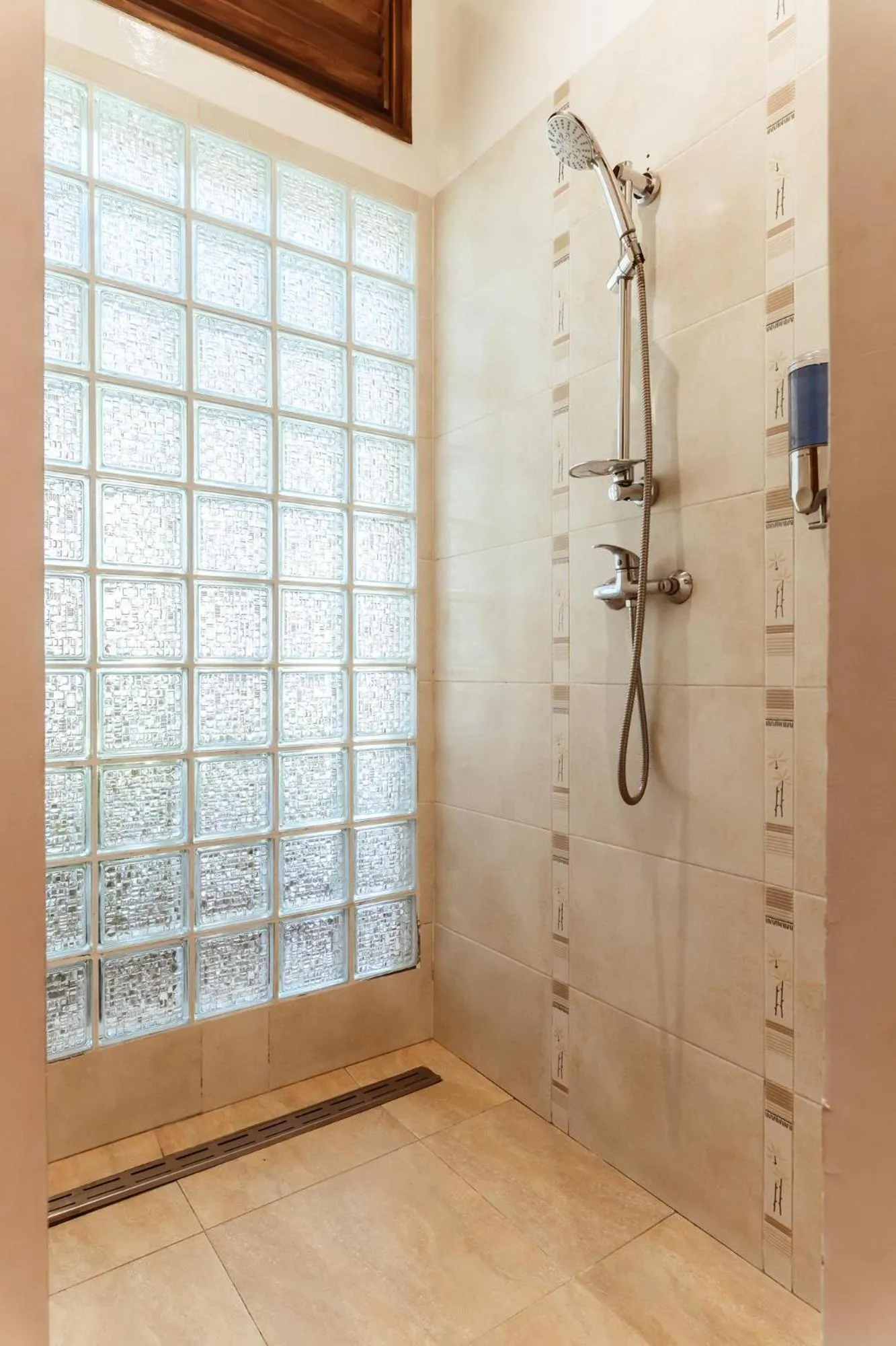 Shower in Vanila Hotel & Spa