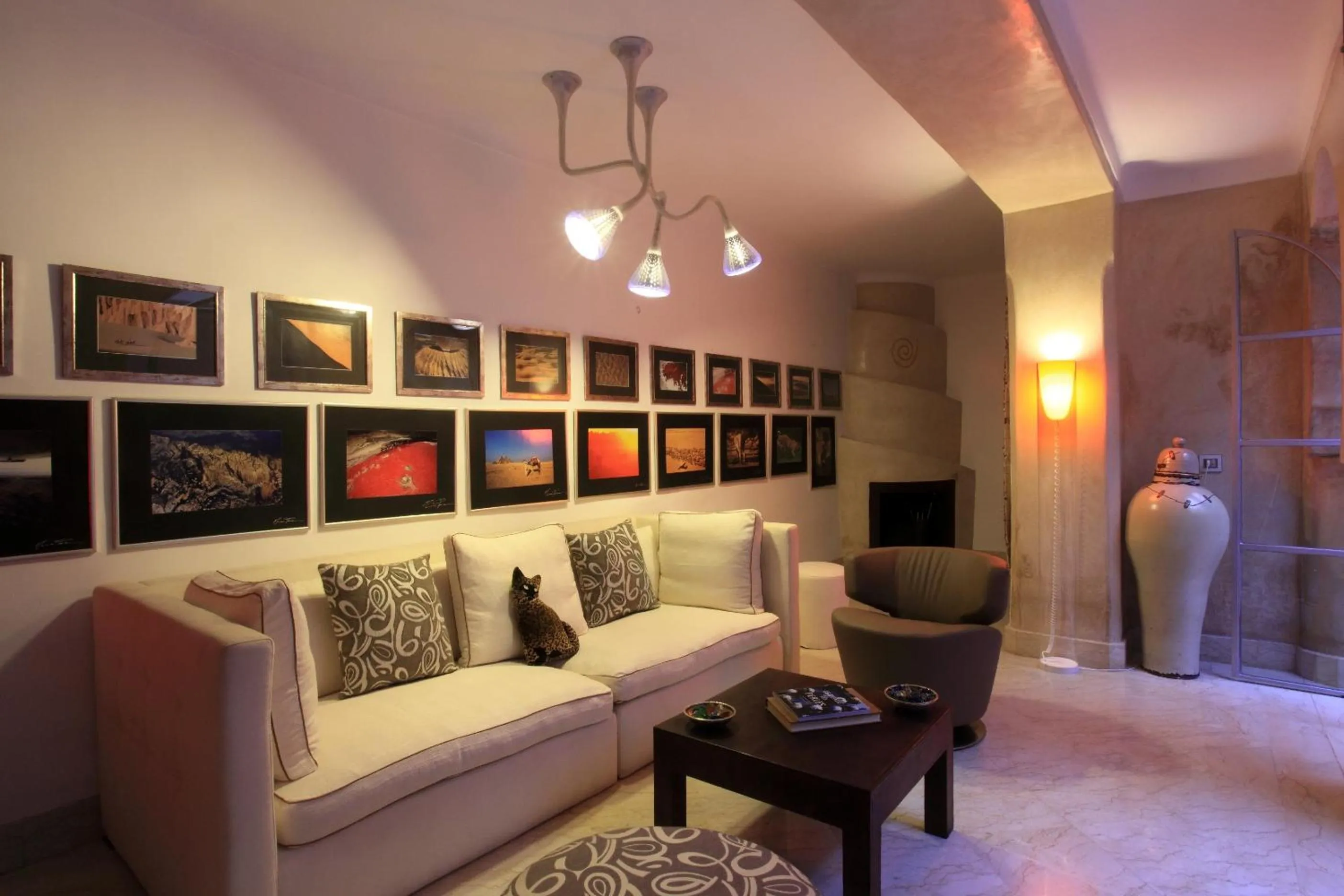 Communal lounge/ TV room in Riad Infinity Sea