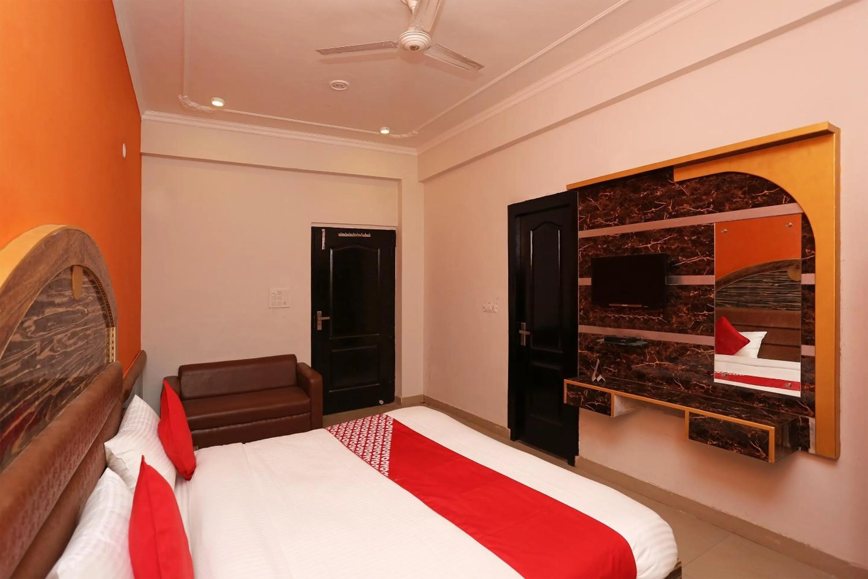 Bedroom, Bed in Super Hotel O Shree Radha Resort
