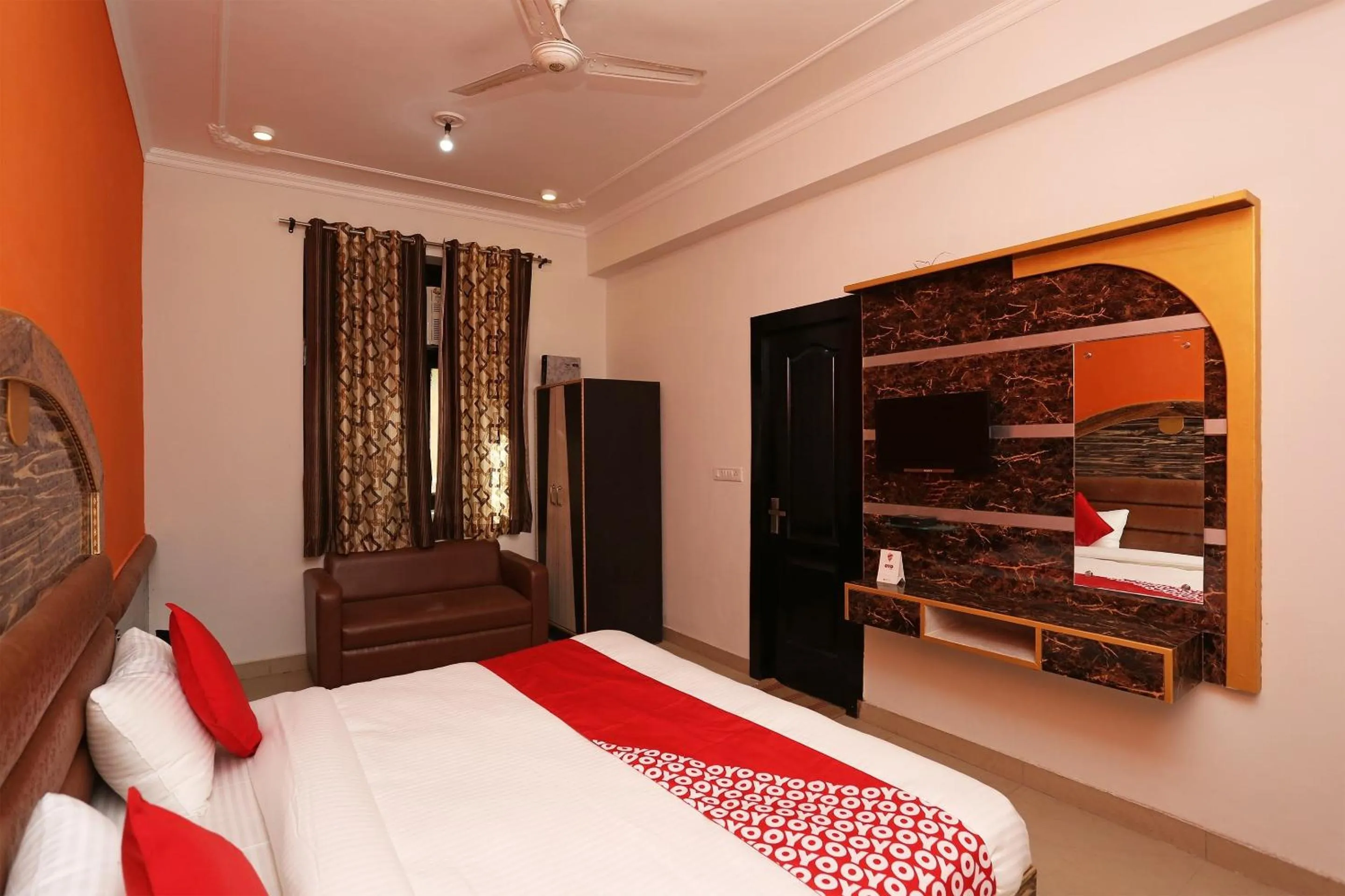 Bedroom, Bed in Super Hotel O Shree Radha Resort