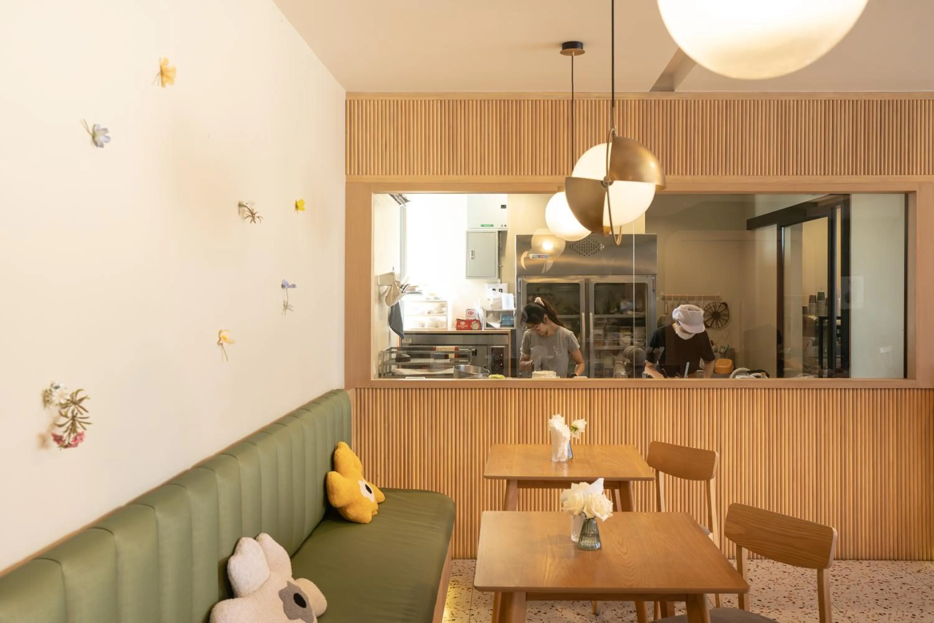 Restaurant/places to eat in The Rise Suites Hotel, Chiang Mai - SHA Extra Plus