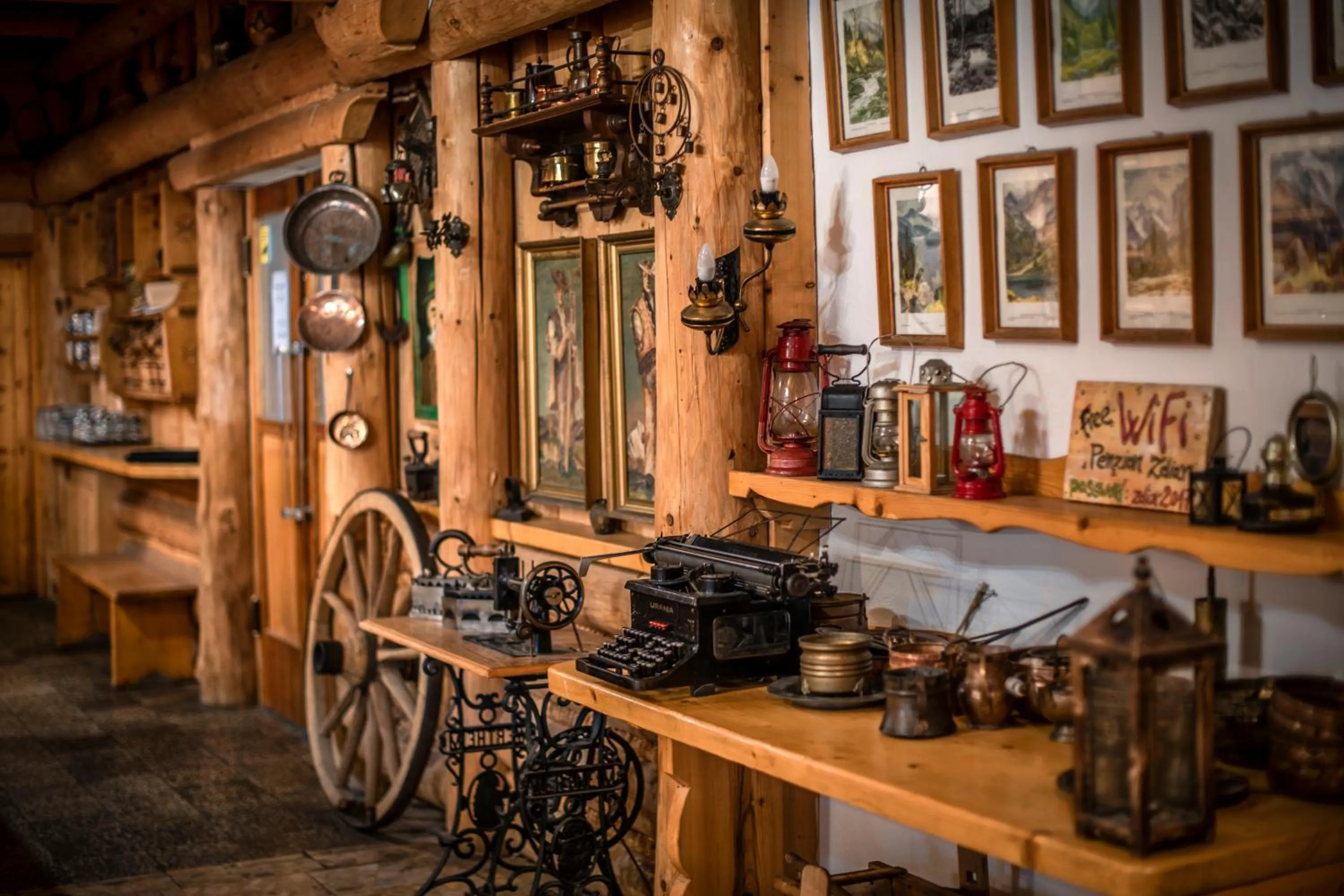 Restaurant/places to eat in SOVA Hotel&Restaurant