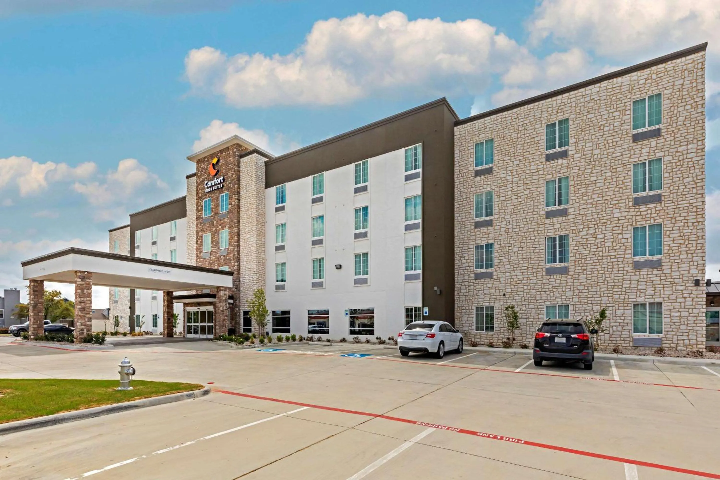 Property building in Comfort Inn & Suites Euless DFW West