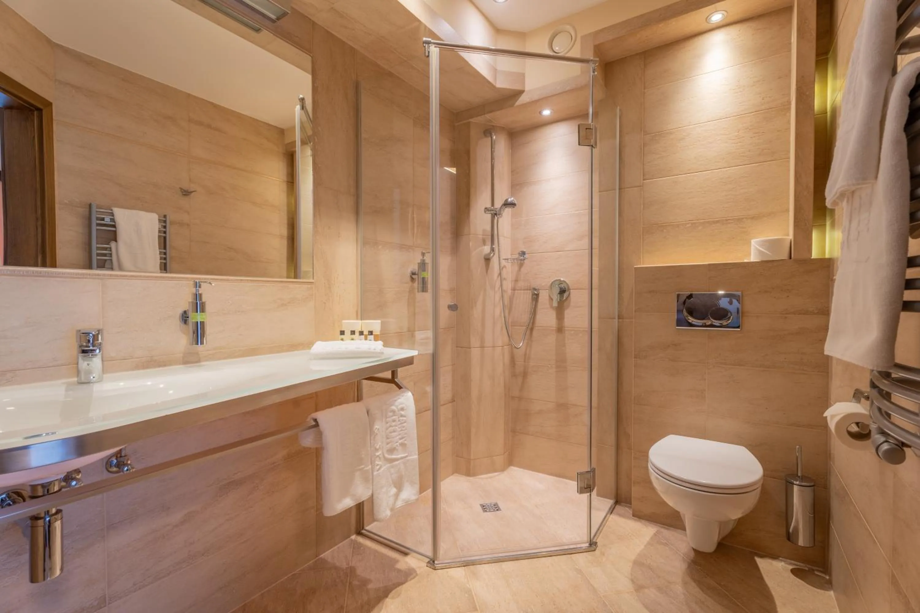 Shower in Hotel & SPA Czarny Groń