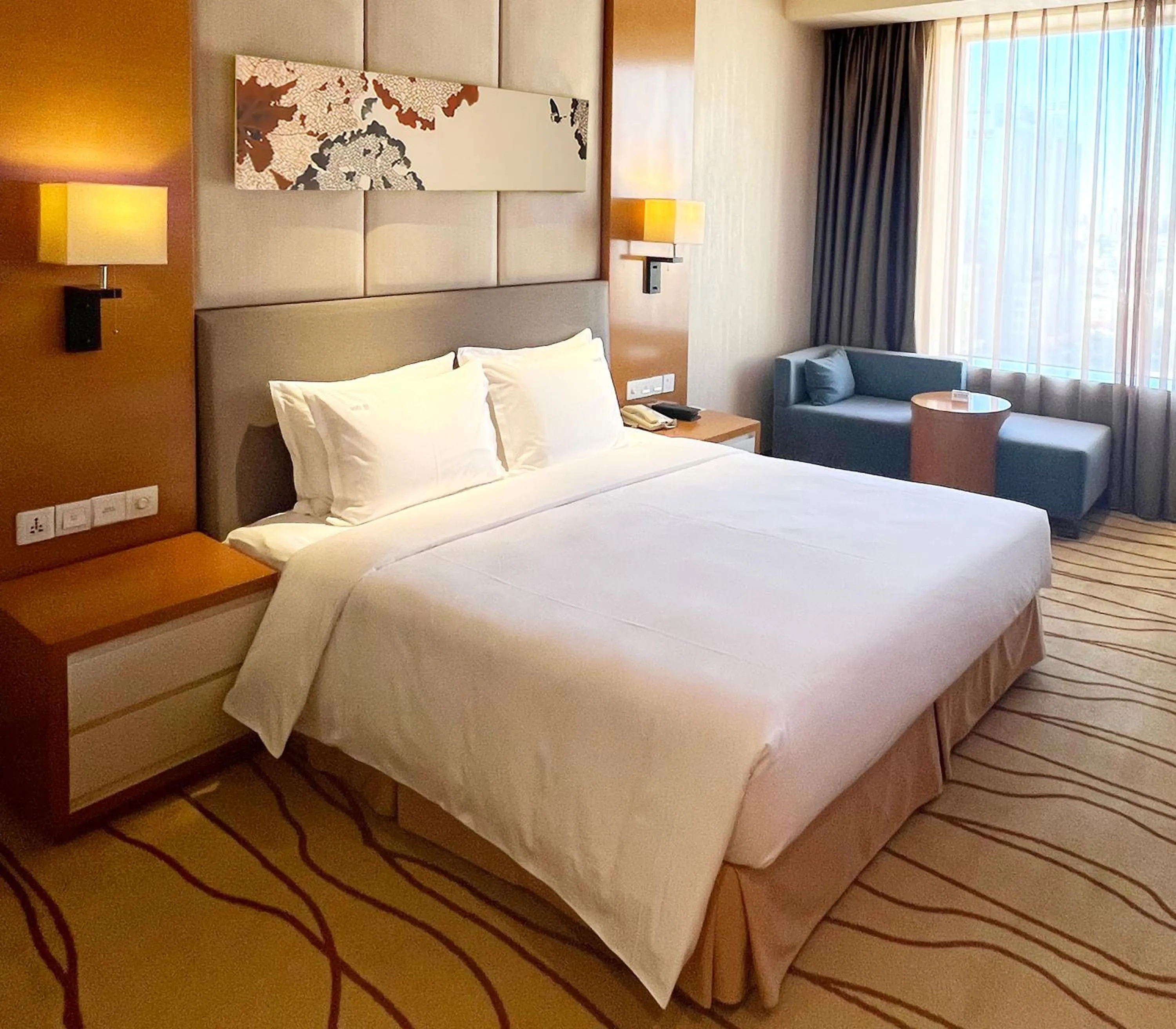 Photo of the whole room, Bed in Holiday Inn Panjin Aqua City by IHG