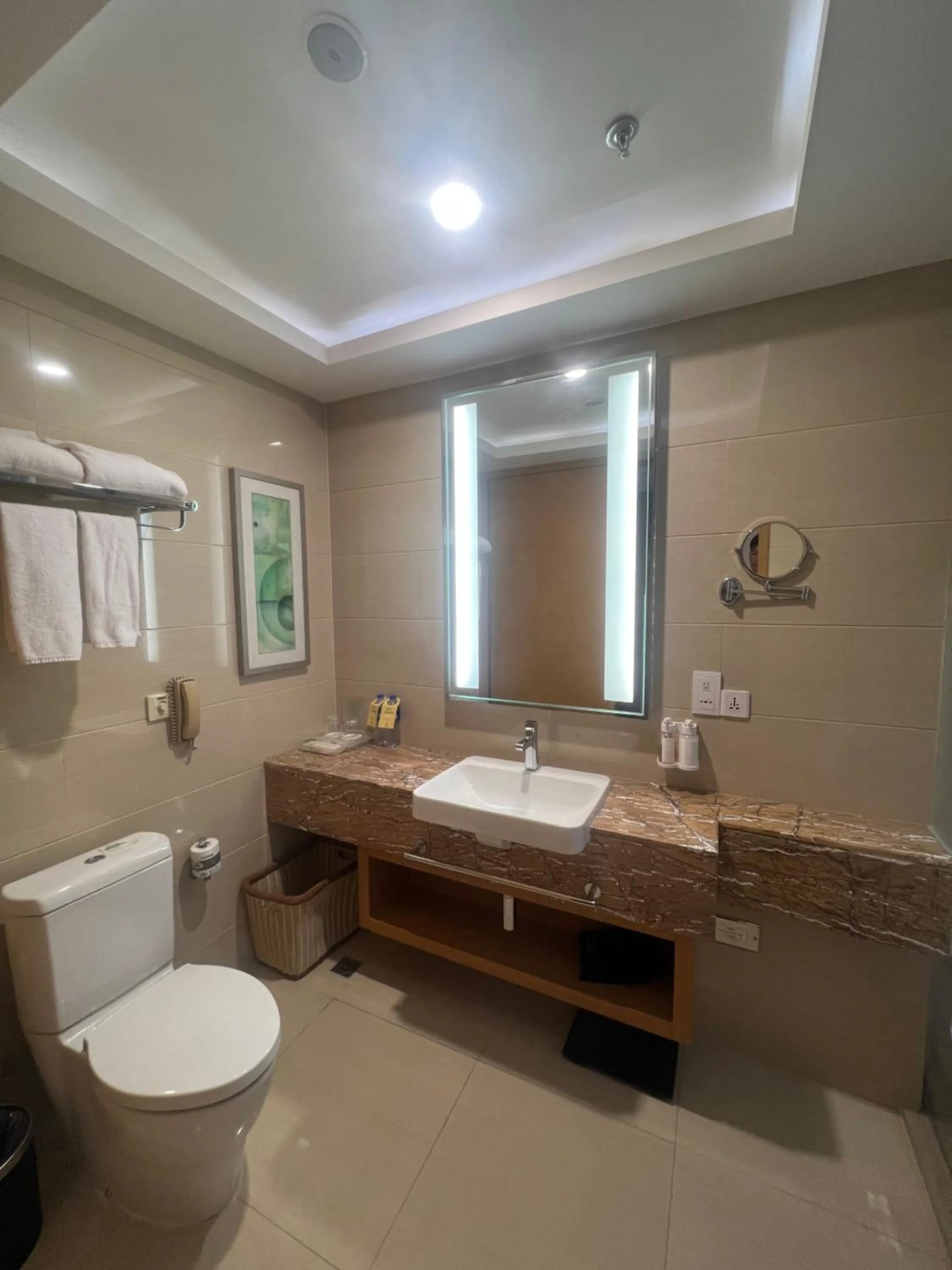 Toilet in Holiday Inn Panjin Aqua City by IHG