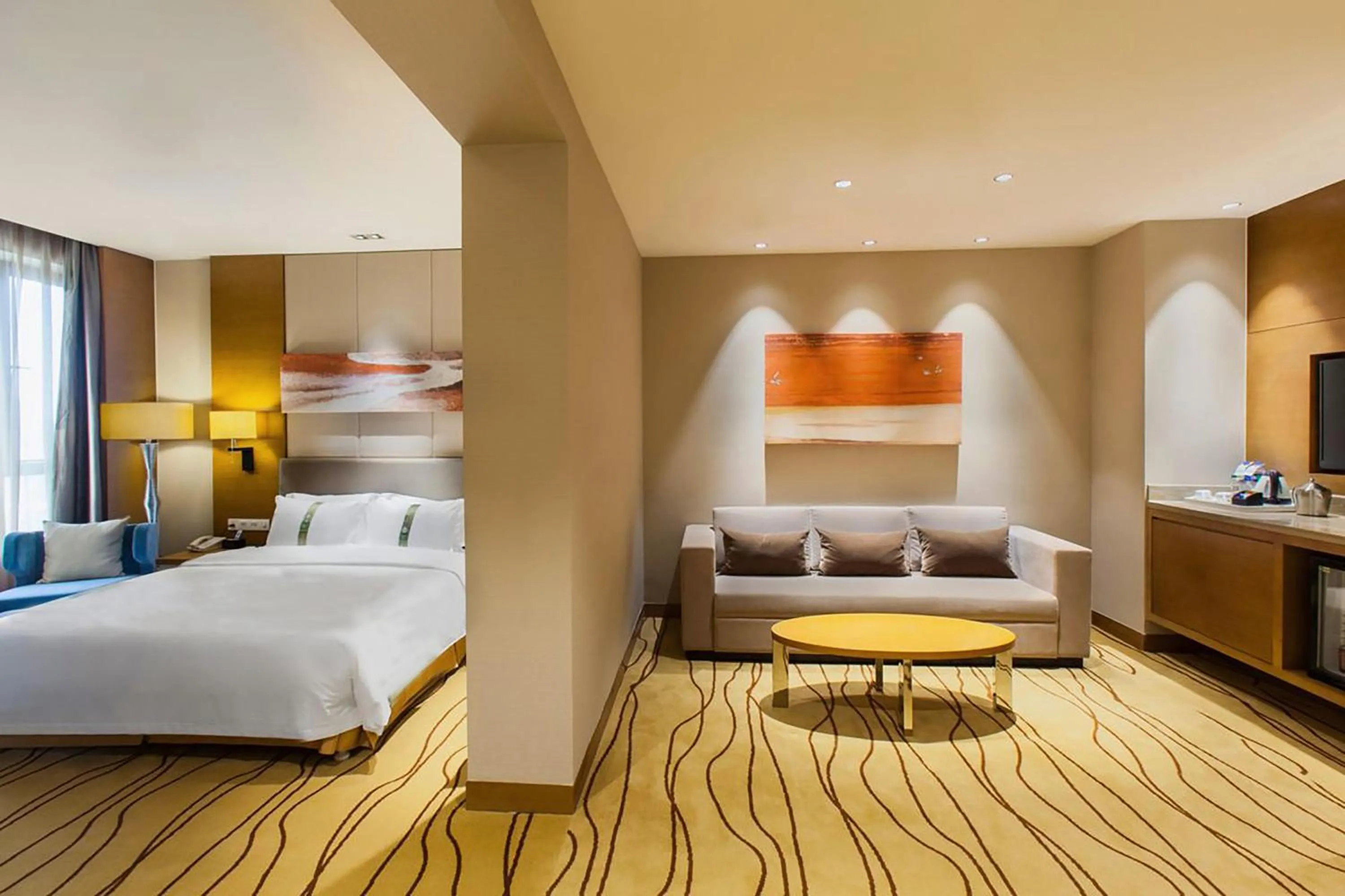 Photo of the whole room, Bed in Holiday Inn Panjin Aqua City by IHG