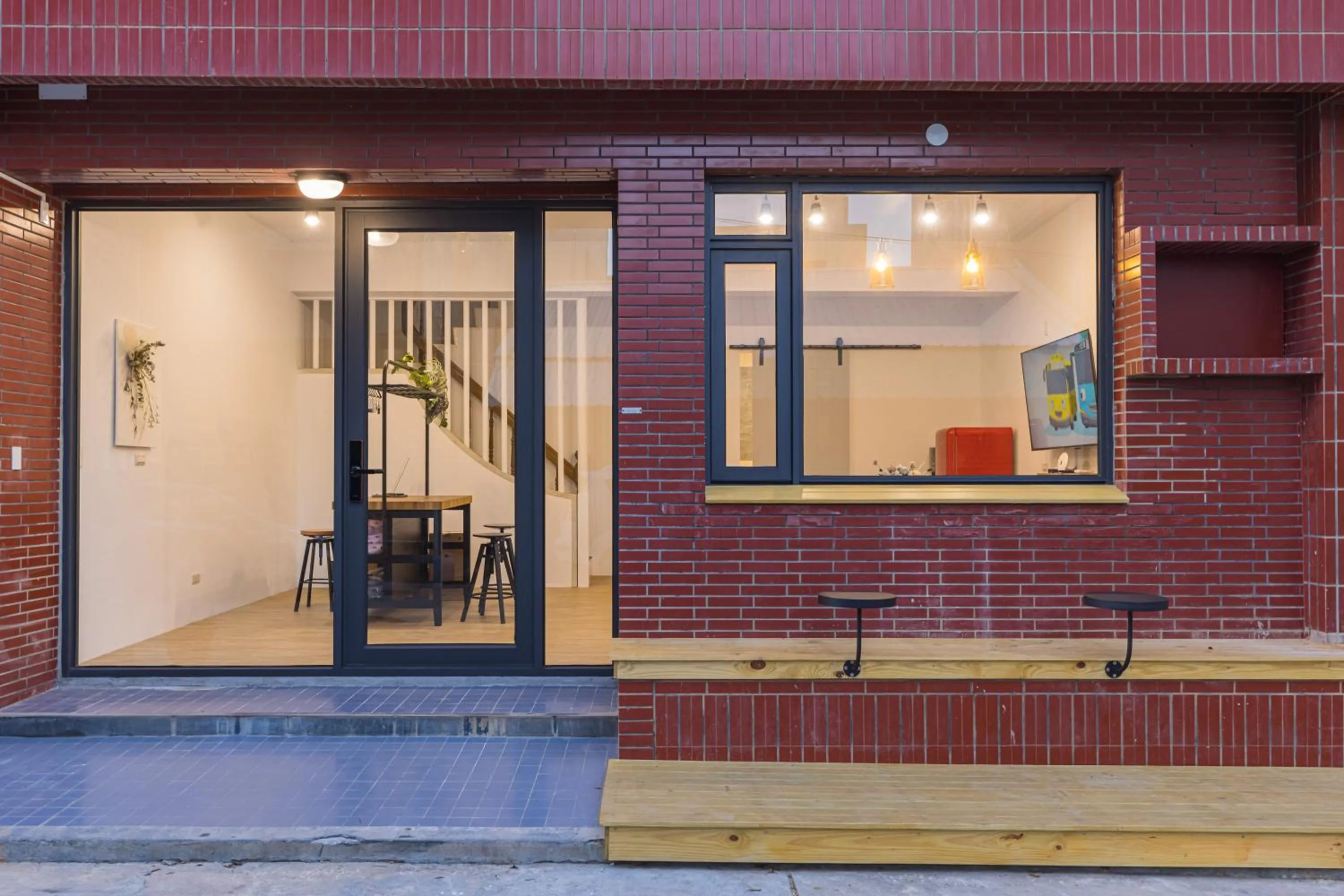 Facade/entrance in Nice Hostel