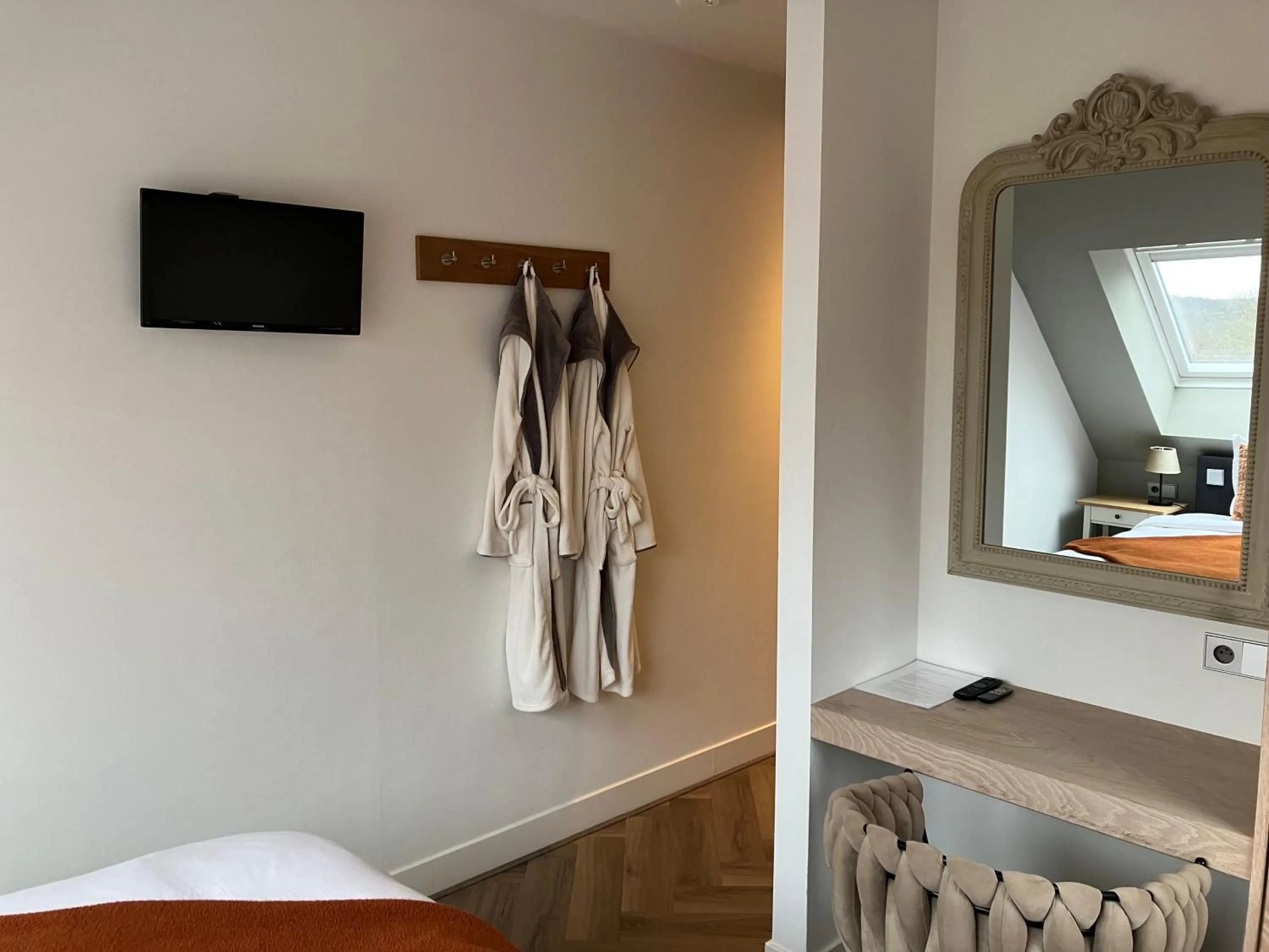 TV and multimedia in Rue Haute by M&M 4 sterren bed en breakfast vlakbij Maastricht