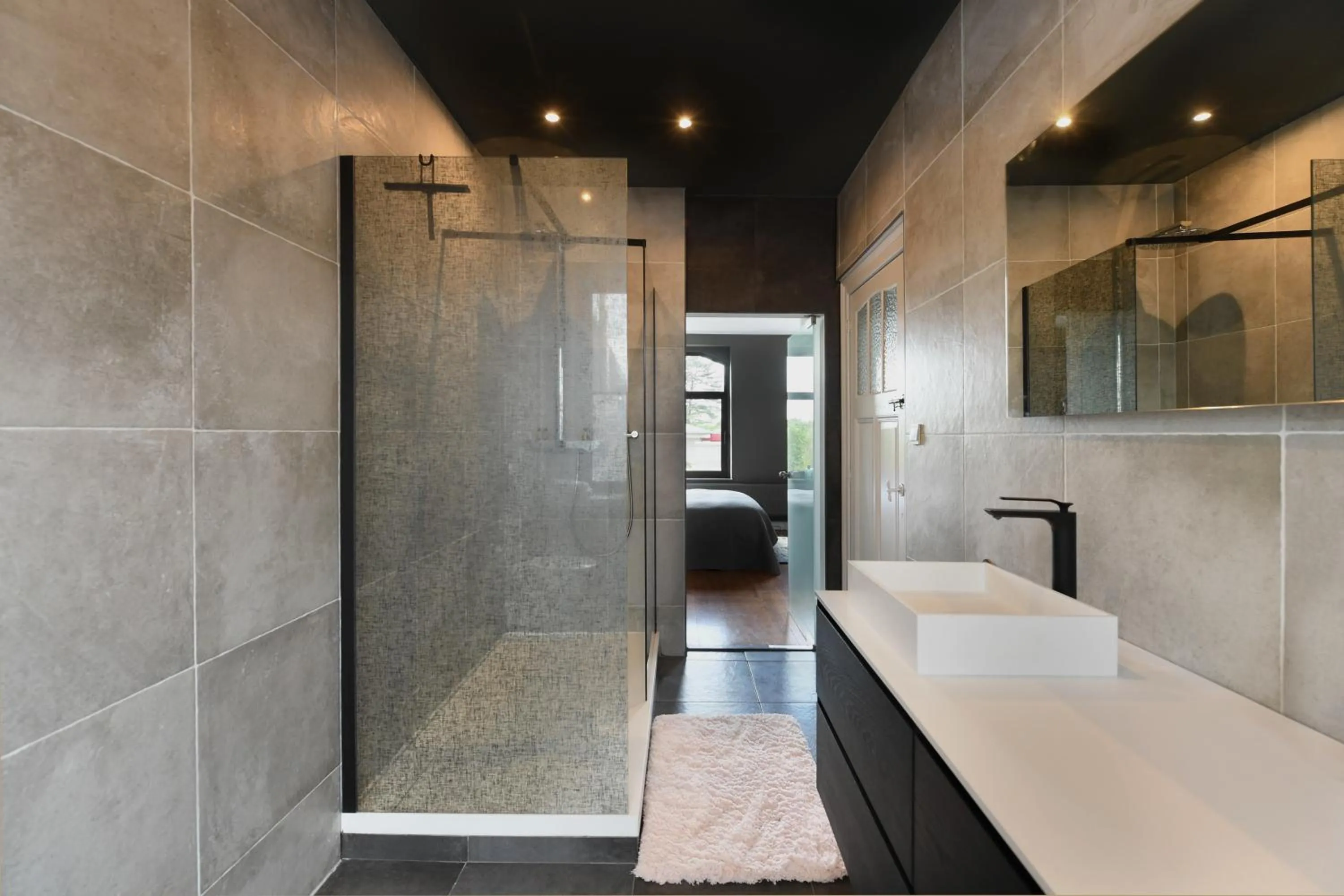 Shower in Rue Haute by M&M 4 sterren bed en breakfast vlakbij Maastricht