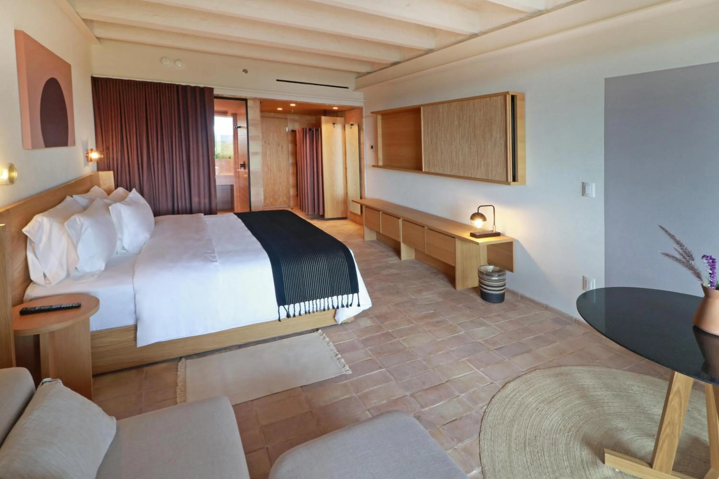 Bed in Albor San Miguel de Allende, Tapestry Collection by Hilton