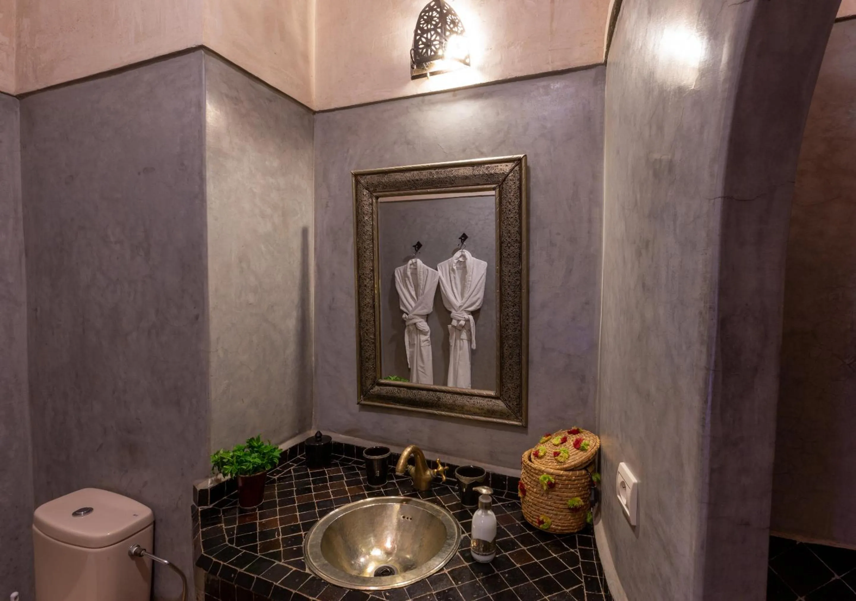 Bathroom in Les Sources berbères Riad & Spa