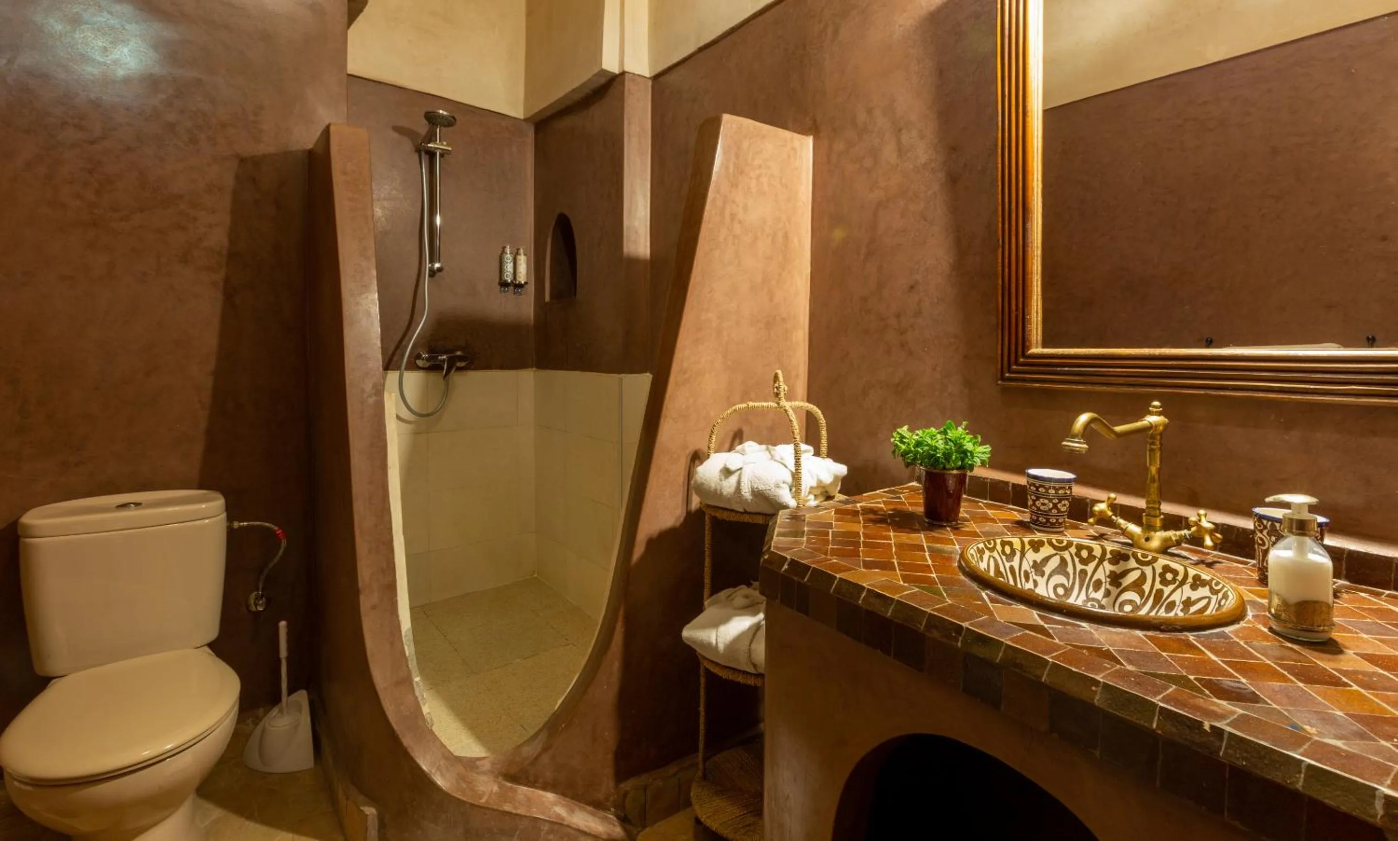 Bathroom in Les Sources Berbères Riad & Spa