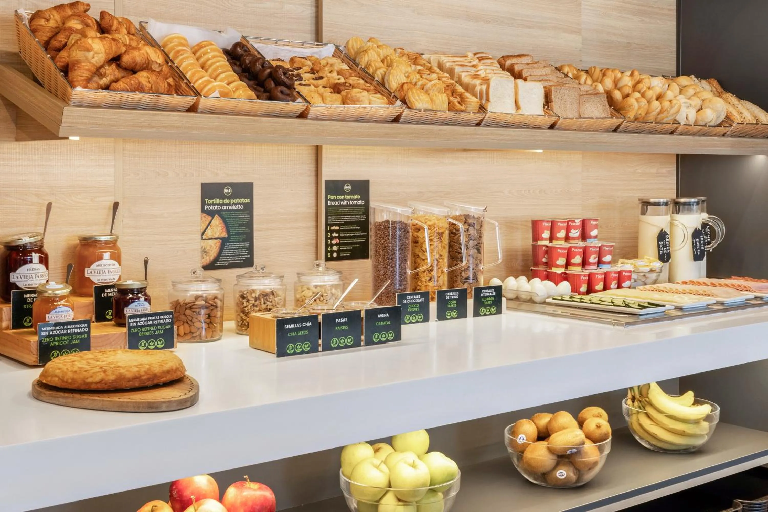 Buffet breakfast in B&B HOTEL Murcia