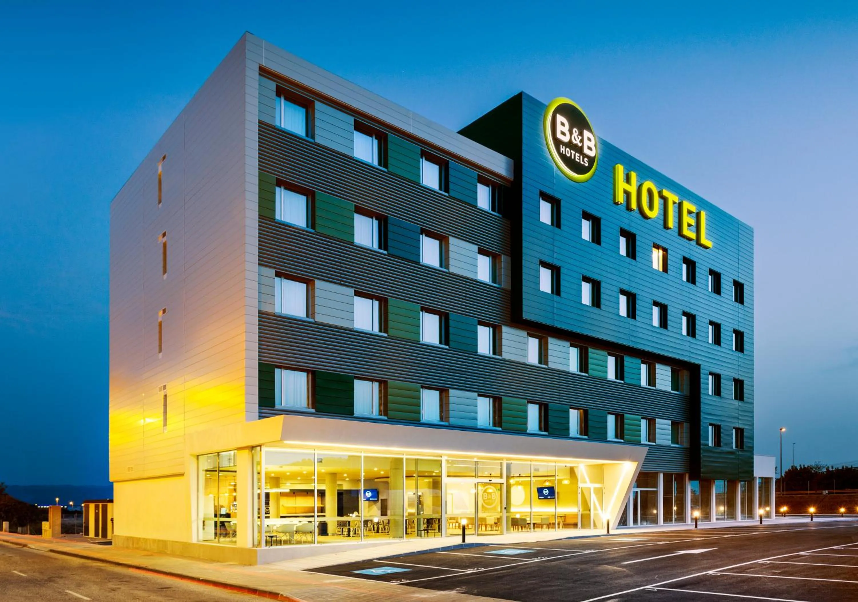 Property building in B&B HOTEL Murcia