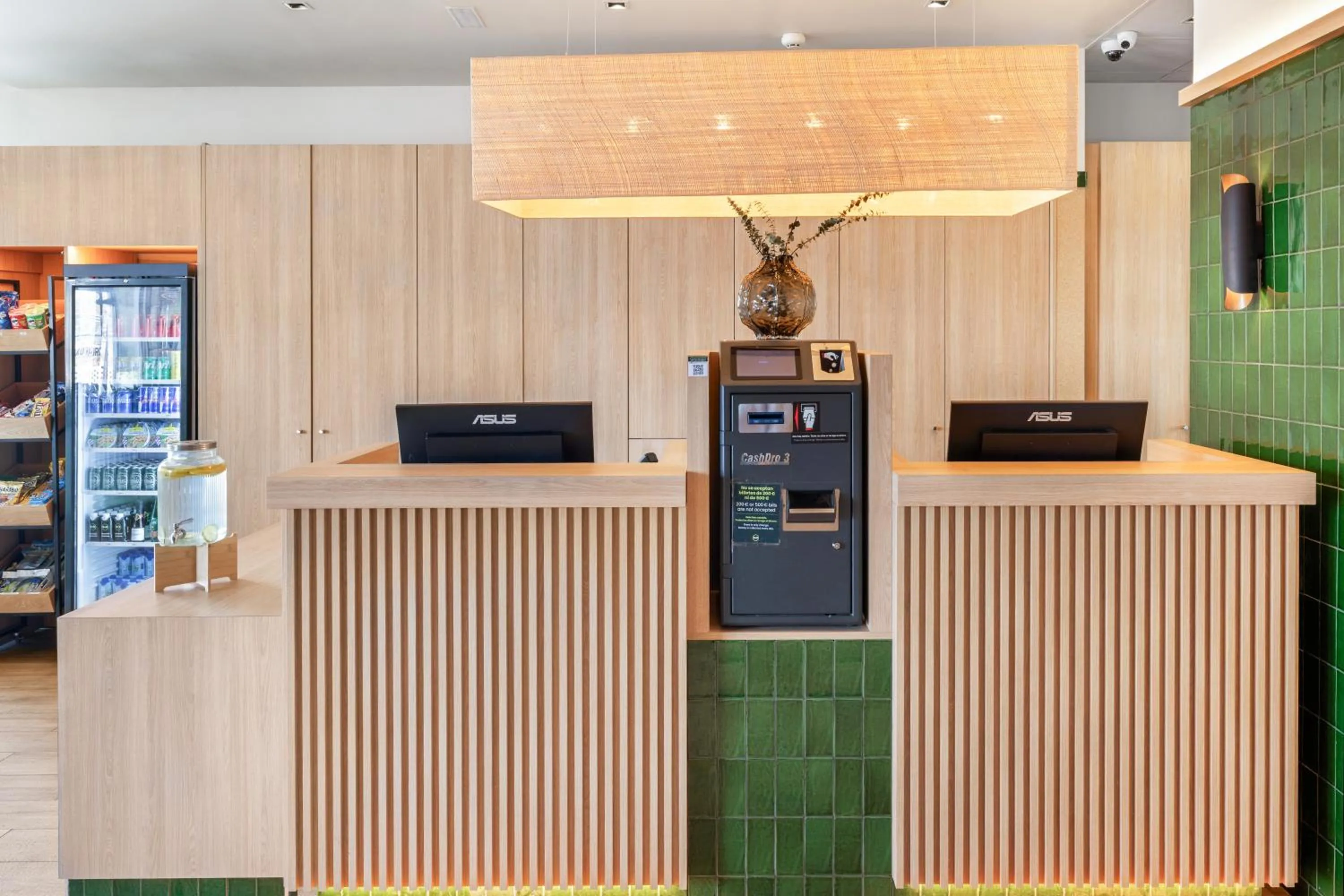 Lobby or reception in B&B HOTEL Murcia