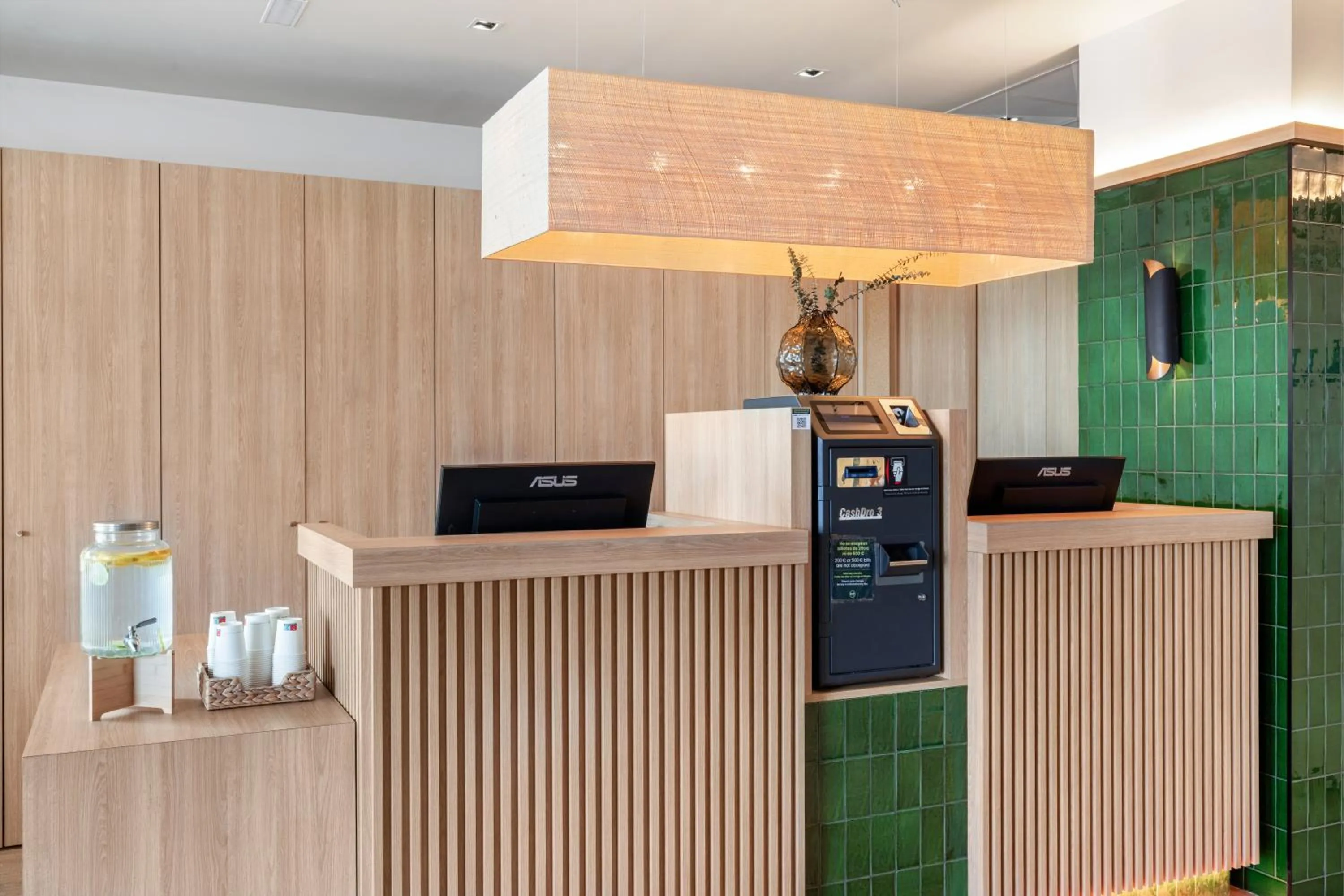 Lobby or reception in B&B HOTEL Murcia