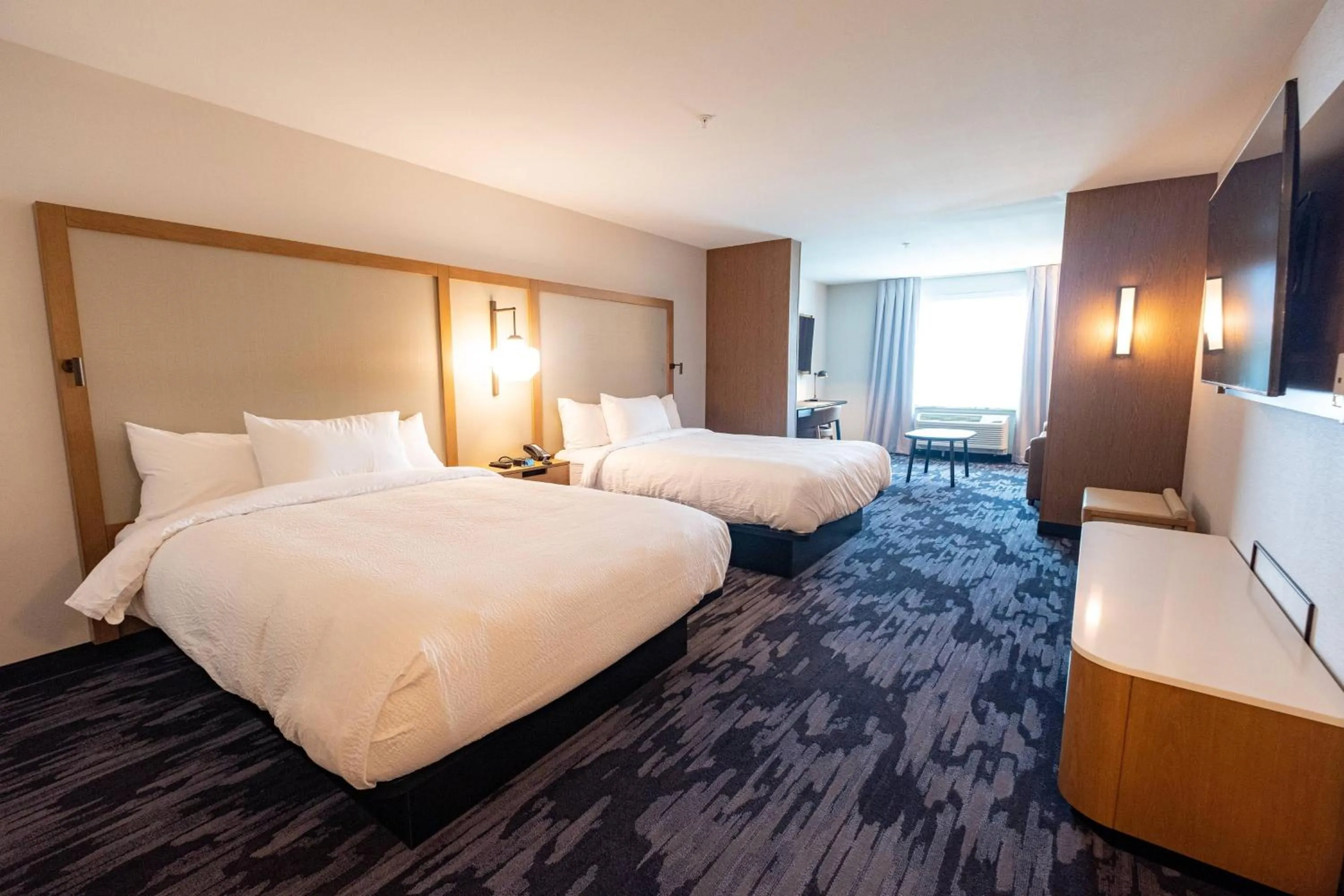 Photo of the whole room, Bed in Fairfield by Marriott Inn & Suites Fond du Lac