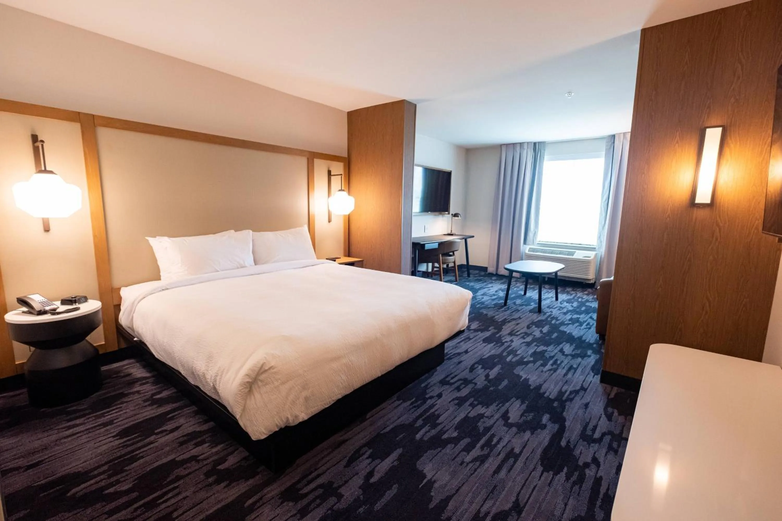 Photo of the whole room, Bed in Fairfield by Marriott Inn & Suites Fond du Lac