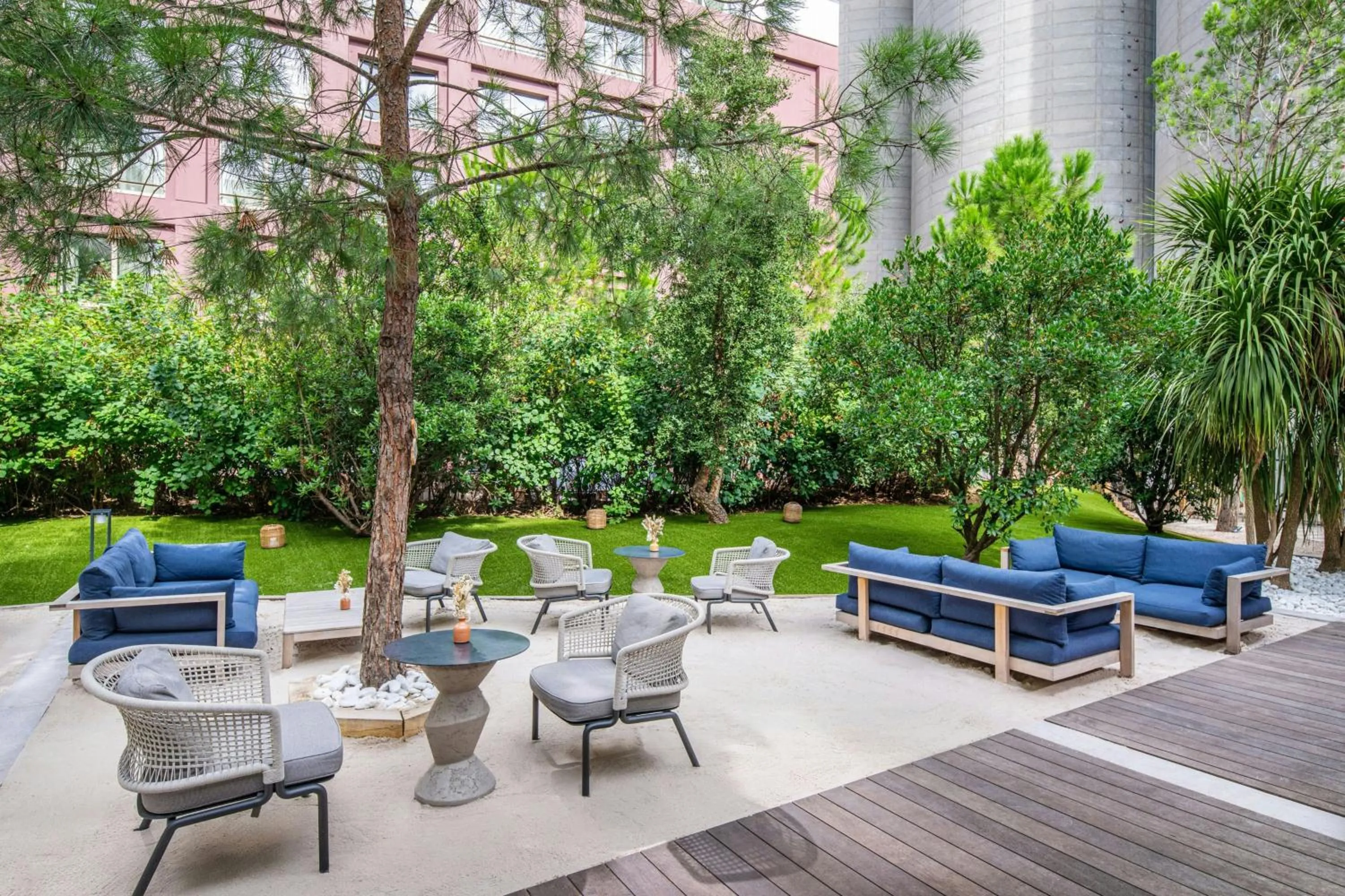 Restaurant/places to eat in Renaissance Bordeaux Hotel