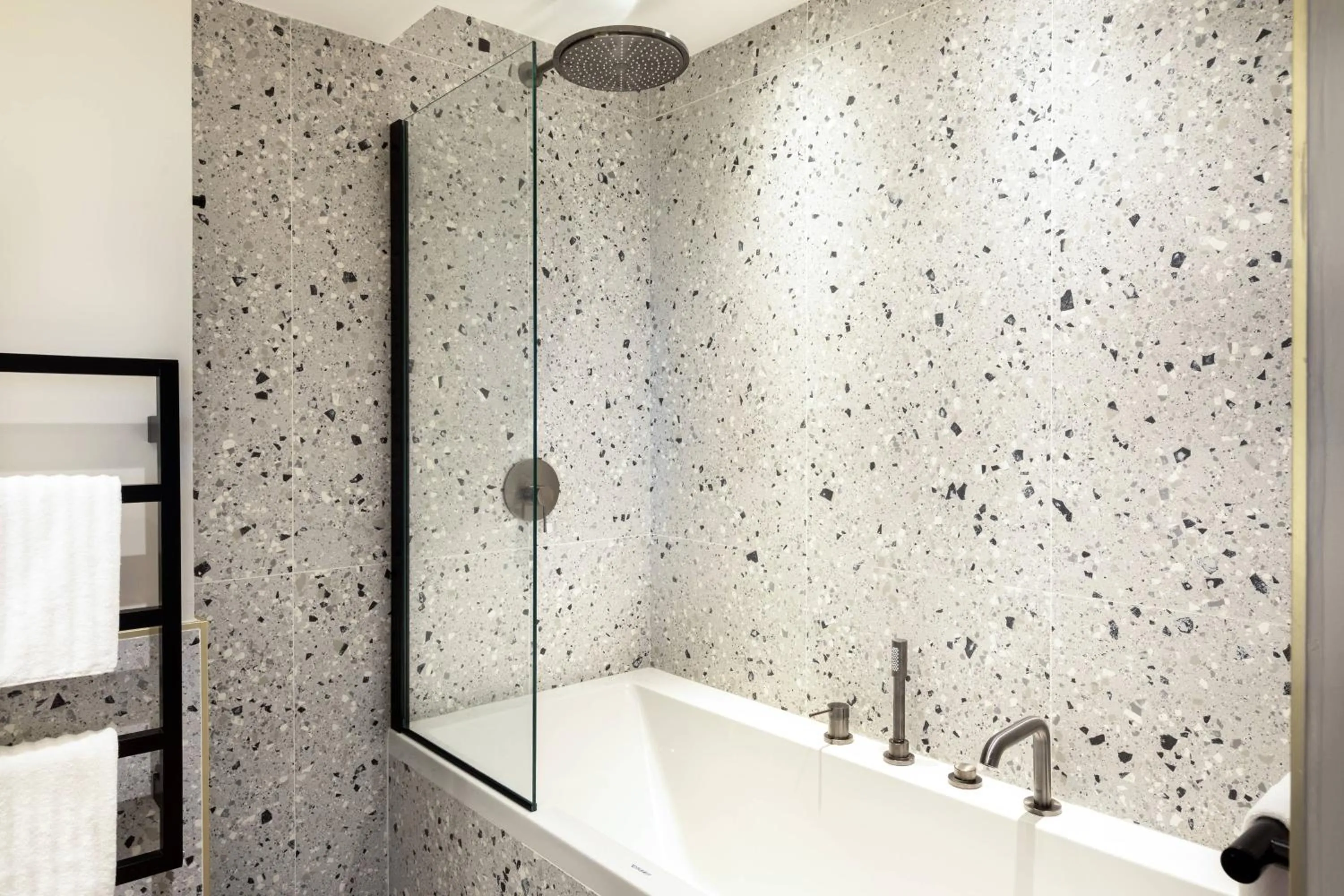 Bathroom in Renaissance Bordeaux Hotel