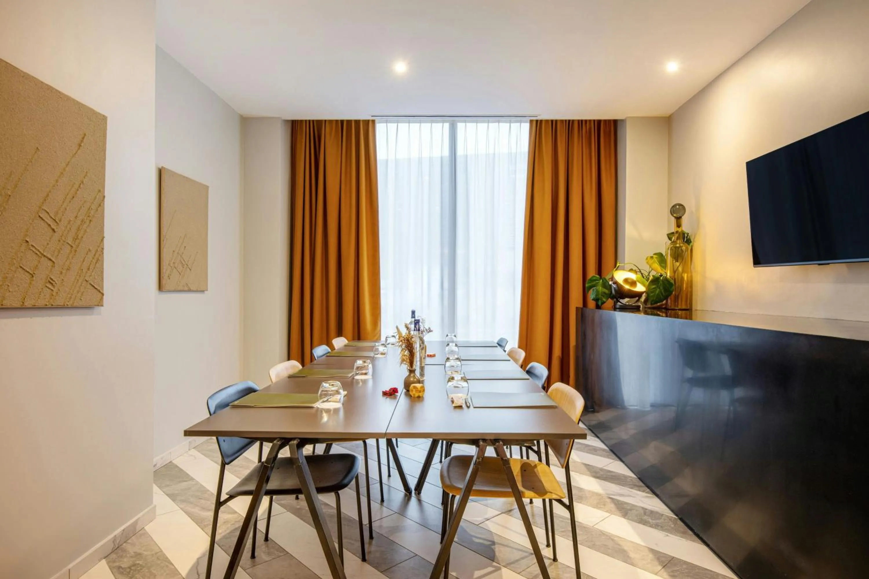 Meeting/conference room in Renaissance Bordeaux Hotel